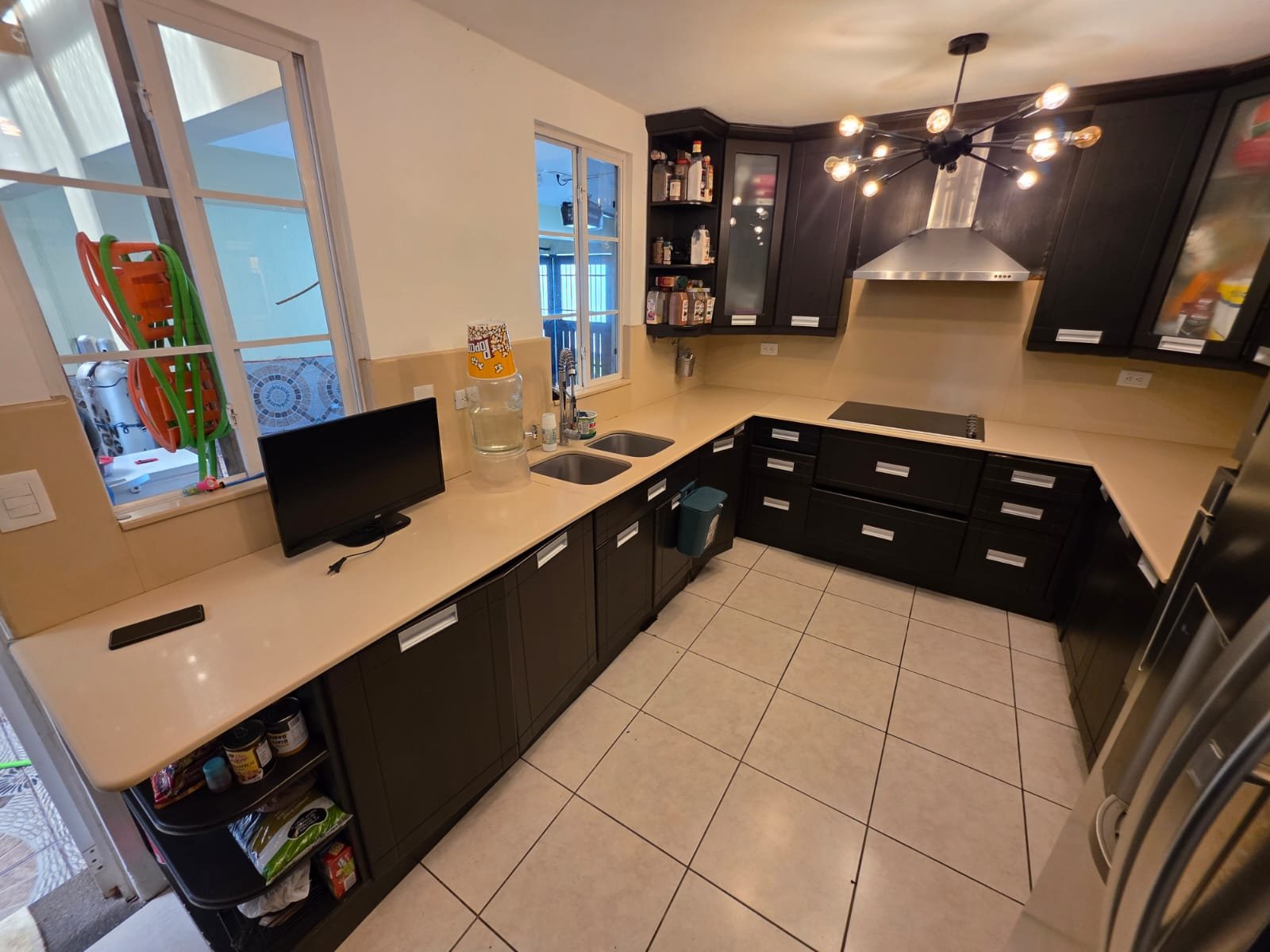 Casa con piscina en renta de 4 habitaciones en el Naranjo