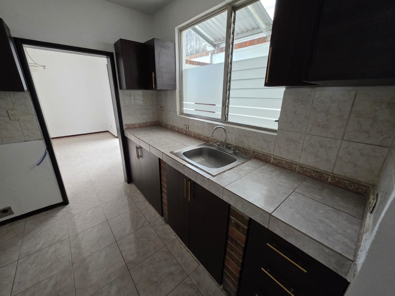 Casa en renta dentro de garita de 3 habitaciones en Zona 15