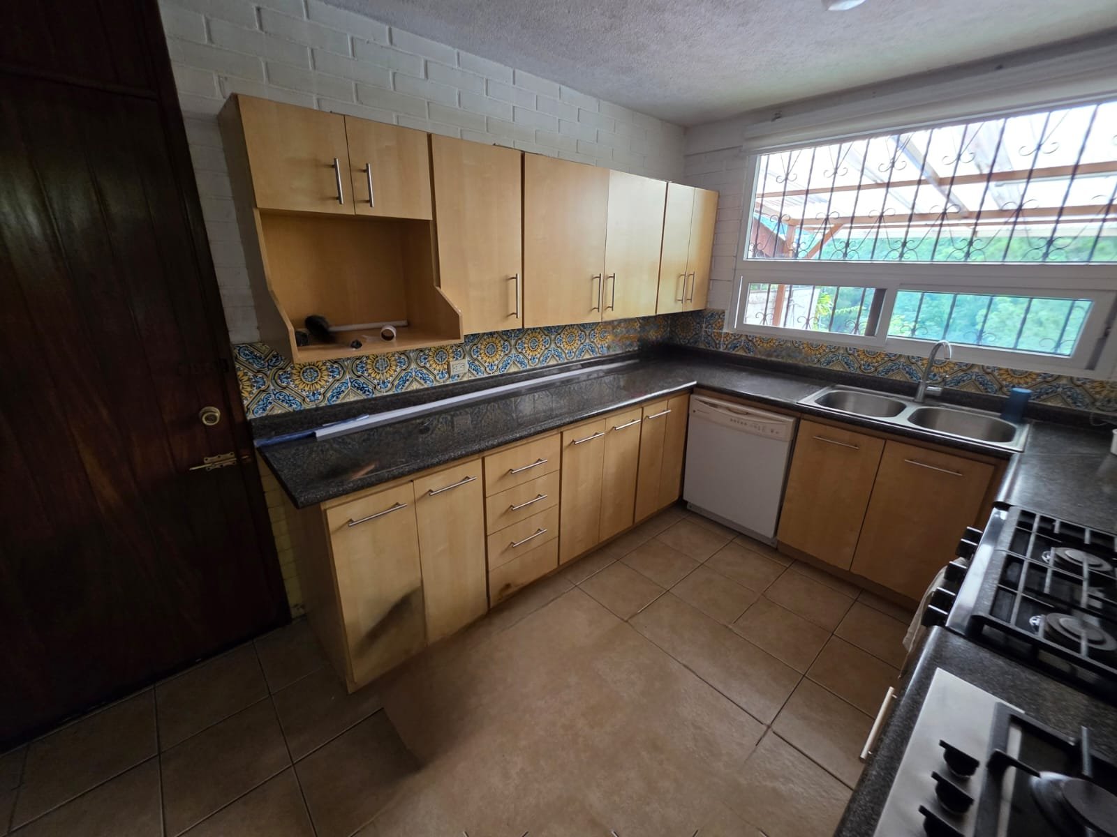 Casa en renta de 5 habitaciones en zona 10 Oakland