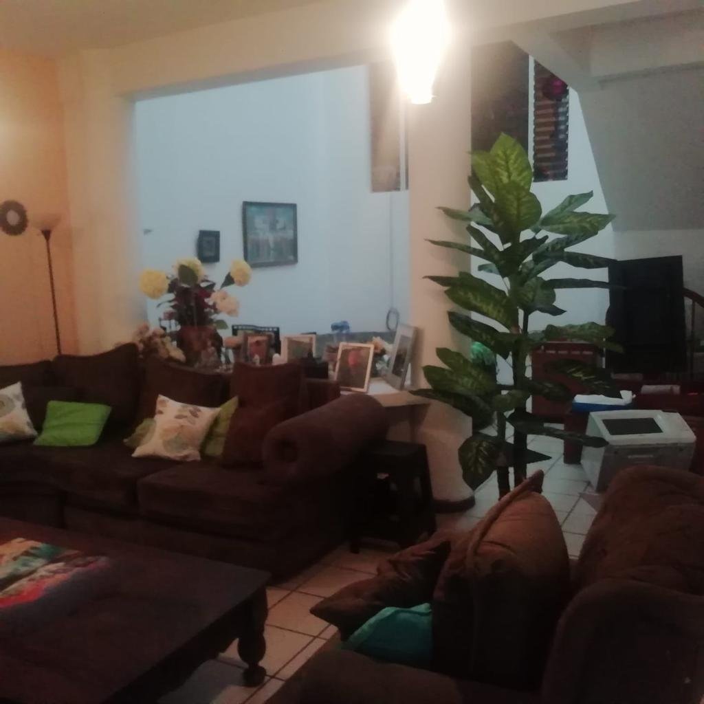 Casa en venta de 4 habitaciones y 3 nieveles en KM 16.5 CAES