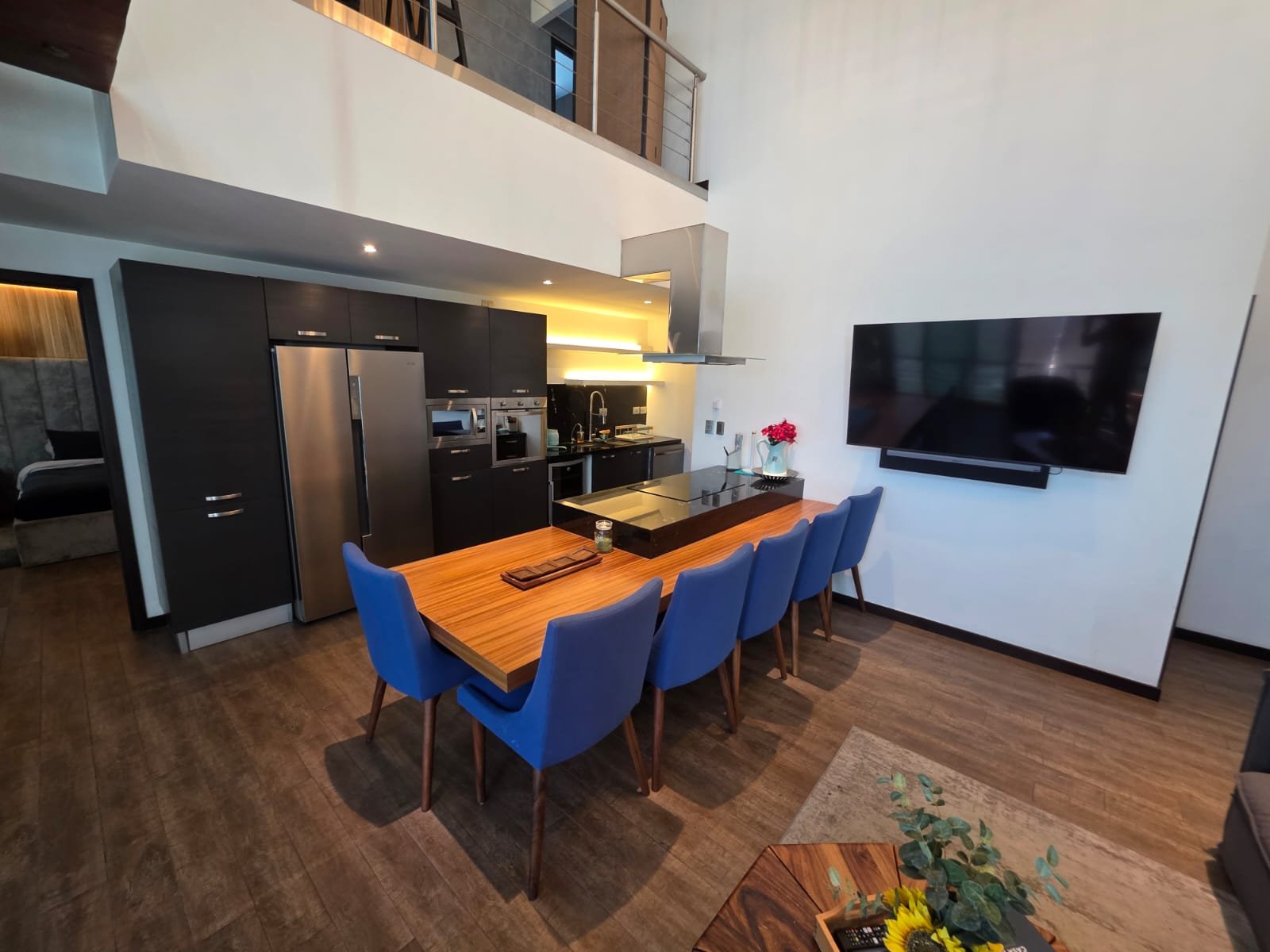 Renta de apartamento amueblado de 3 habitaciones en zona 10