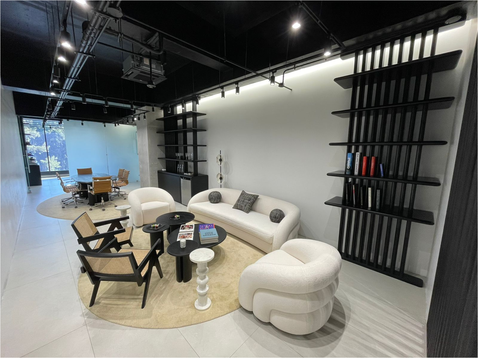 Oficina en renta en nivel medio de Spazio zona 15