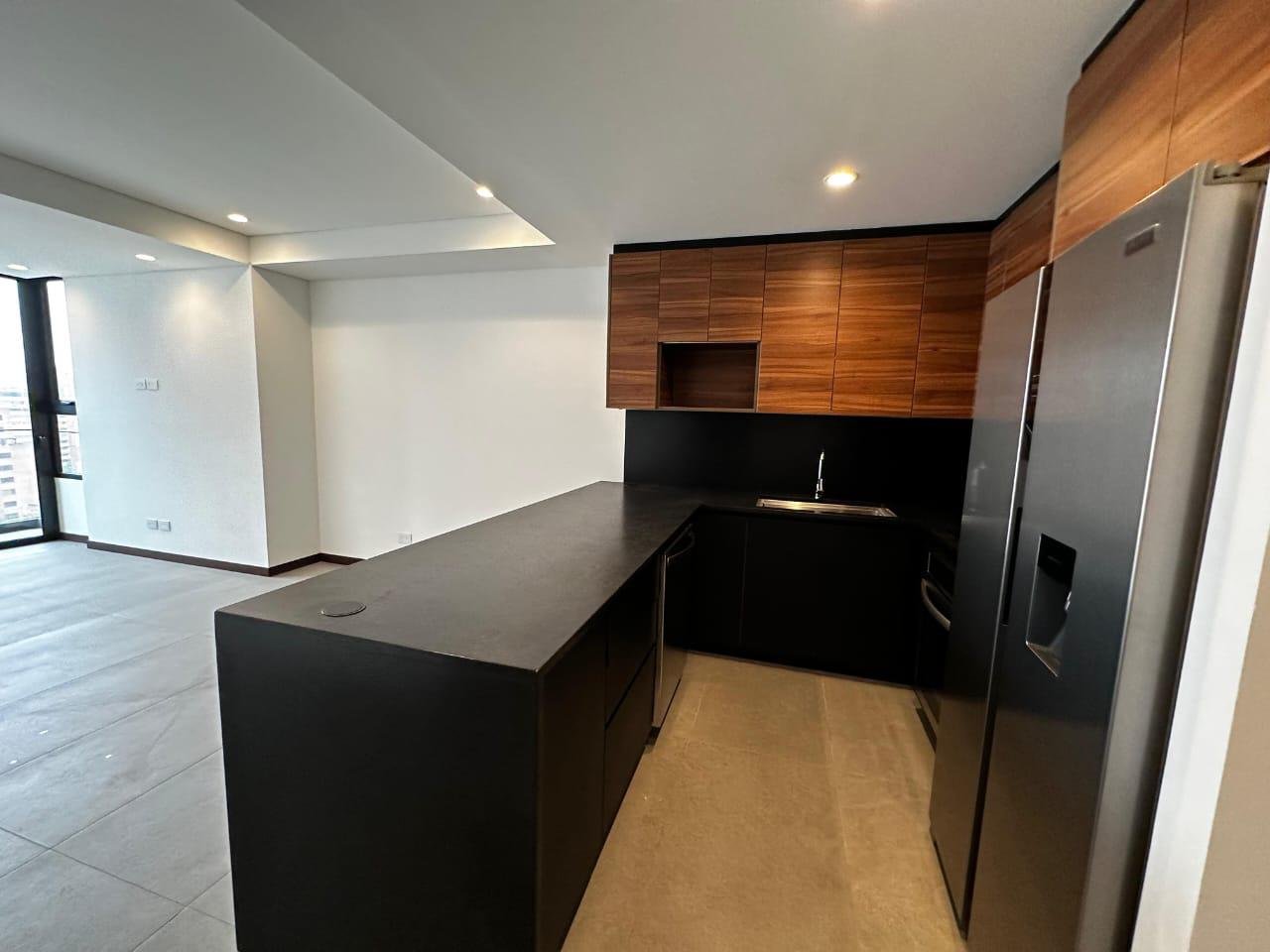 Apartamento con linea blanca y 3 habitaciones en zona 14