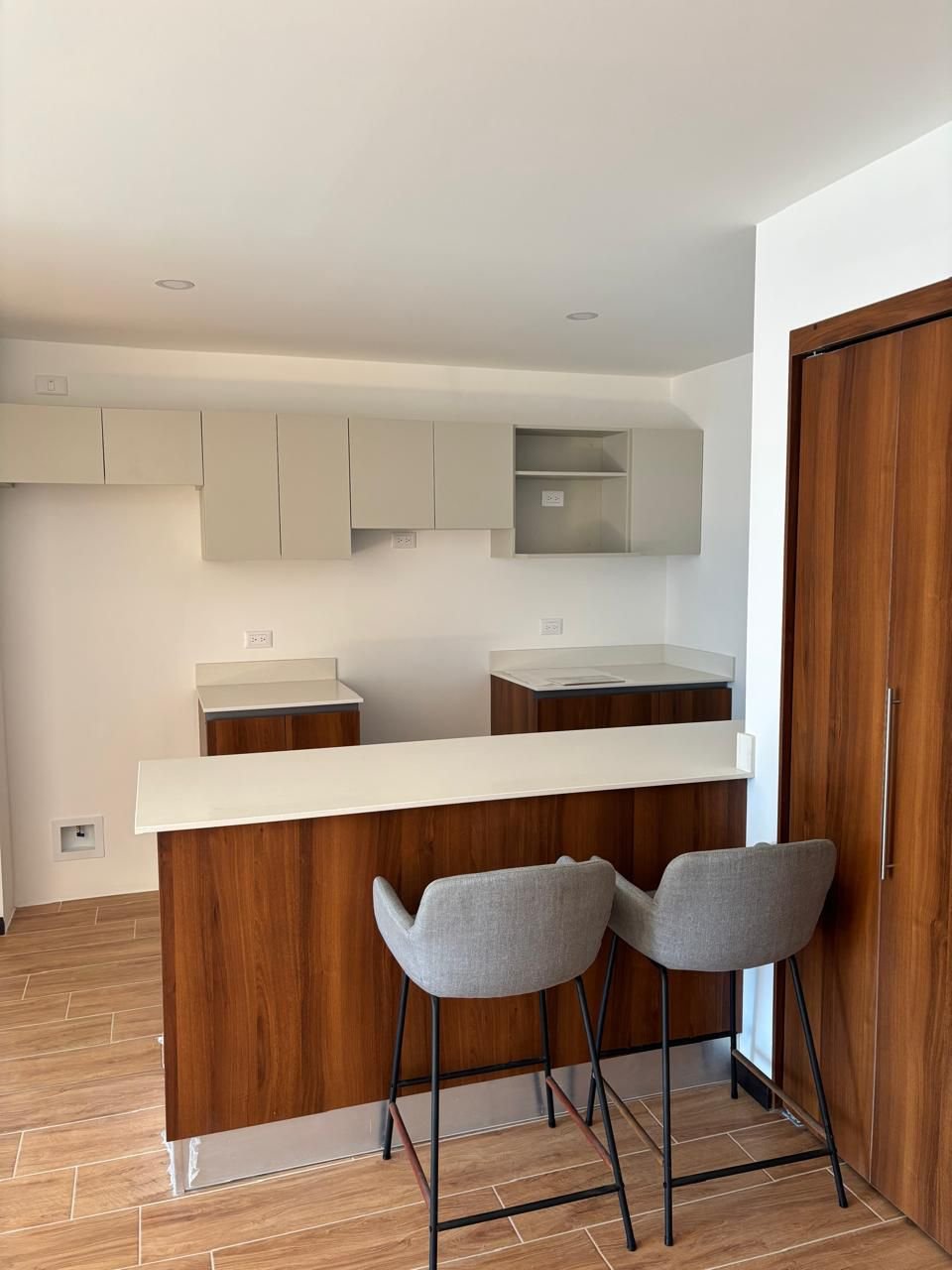 Apartamento en renta de 2 habitaciones y linea blanca en Z13