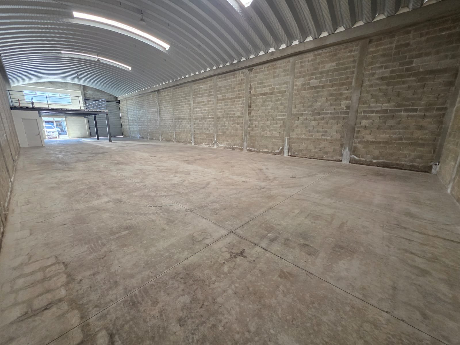 Bodega de 400 metros en renta en kilometro 16.5 CAES