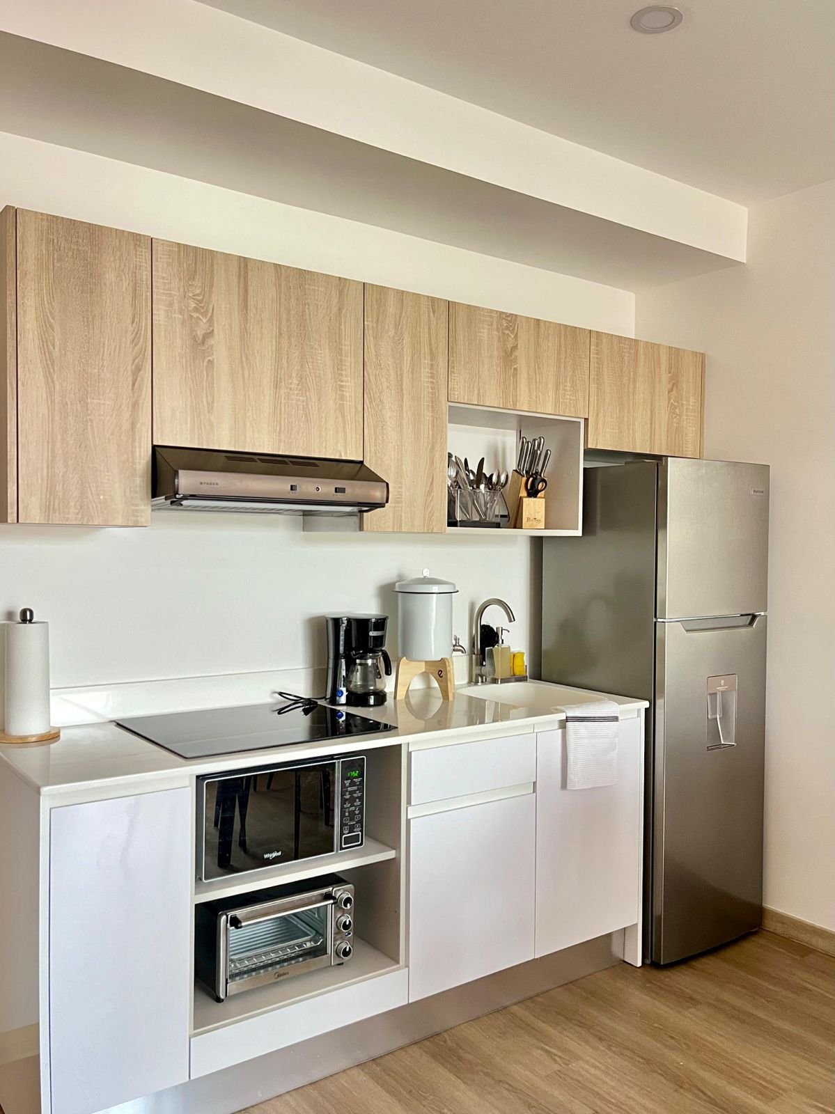 Apartamento en renta amueblado de 2 habitaciones en zona 4