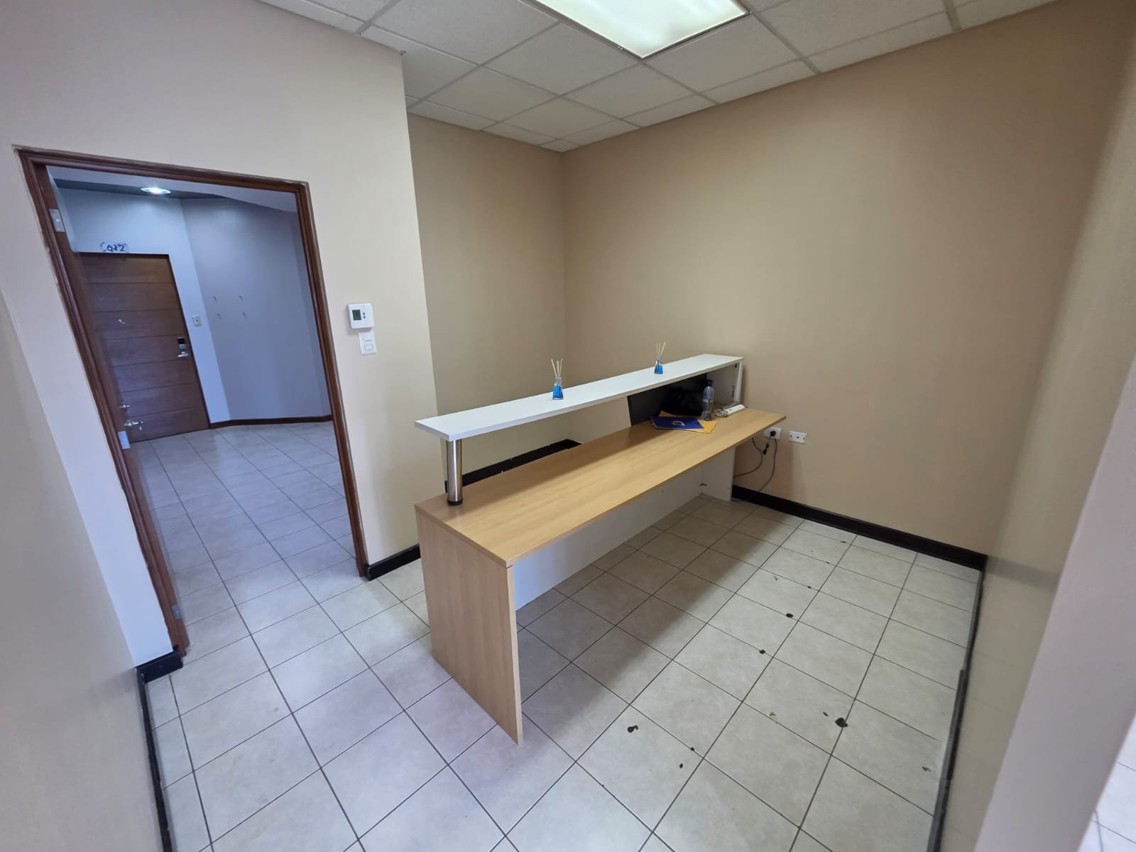 Oficina de 80 metros en renta en zona pradera zona 10