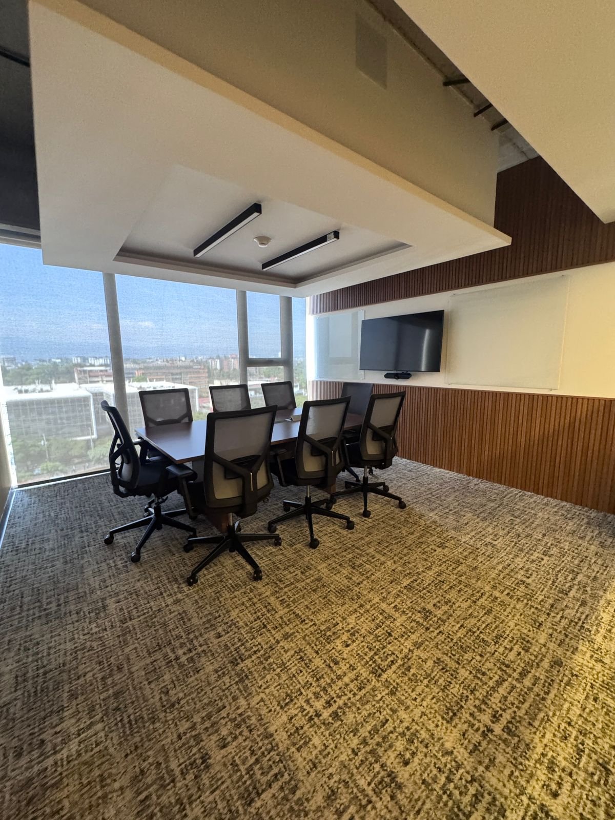 Oficina en renta  amueblada en Edificio HUB Reforma zona 9