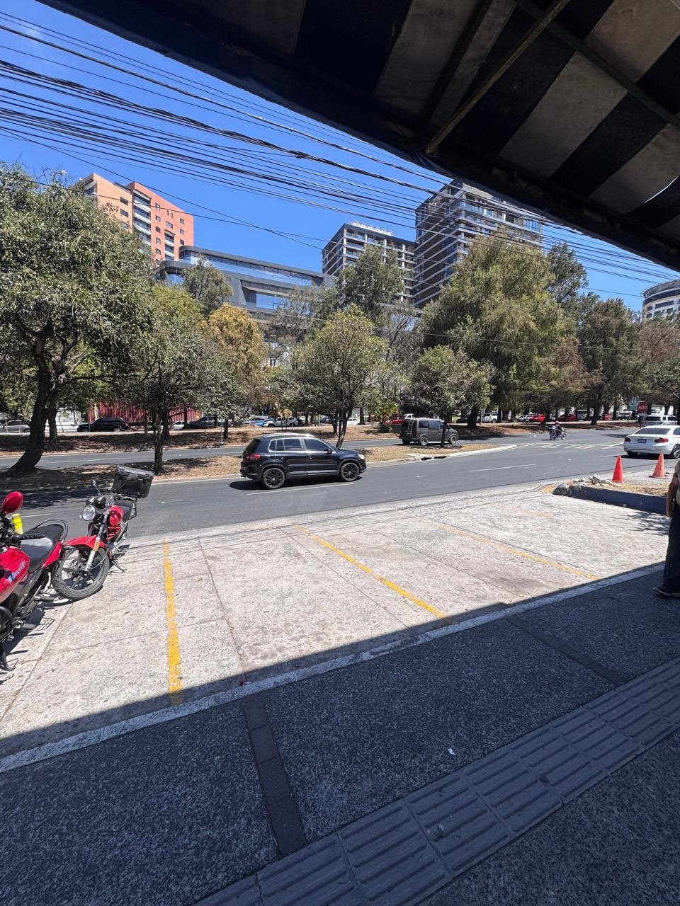 Propiedad comercial en renta Boulevard VH zona 15