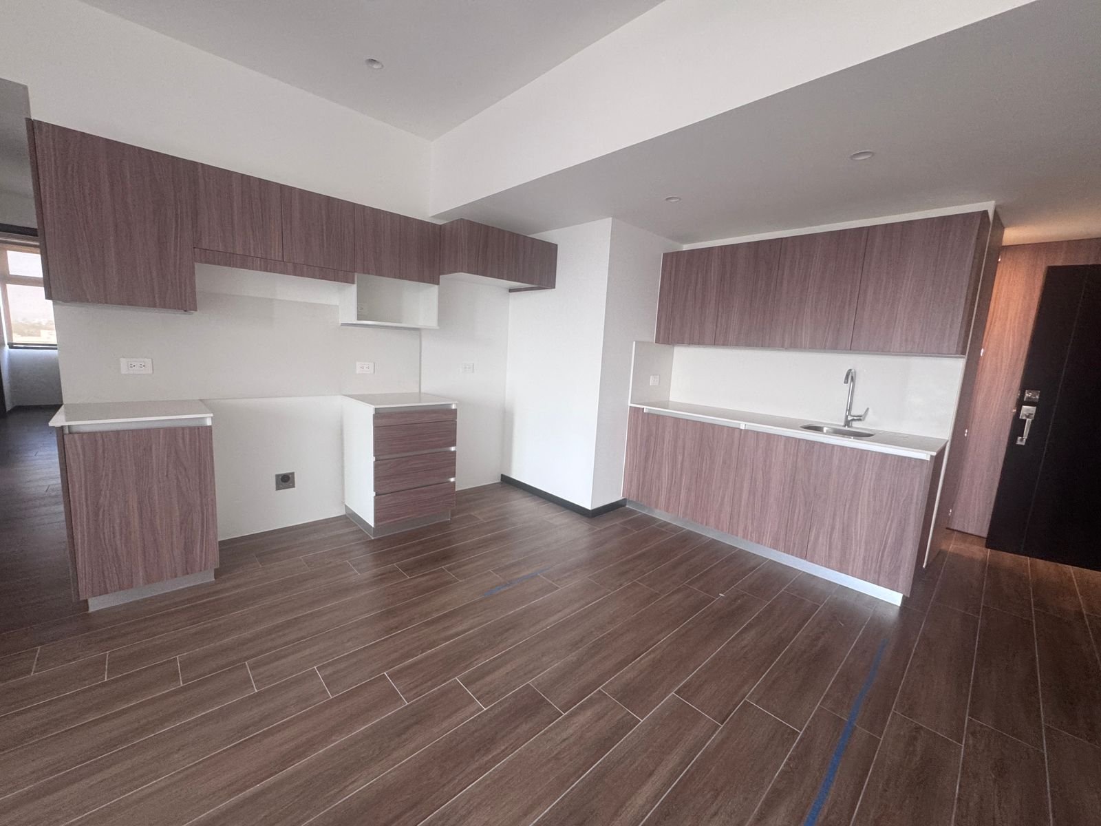 Apartamento en renta de 3 habitaciones y linea blanca Z11