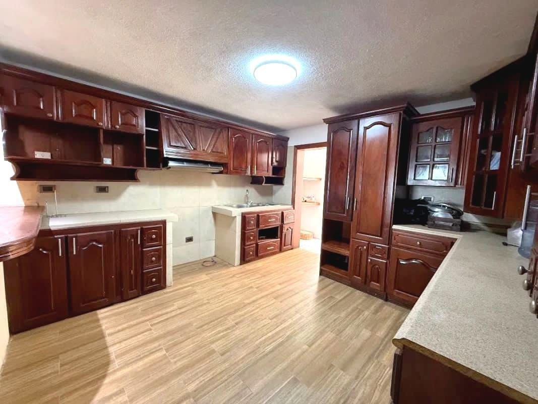 Casa en venta con terraza de 5 habitaciones en el Naranjo