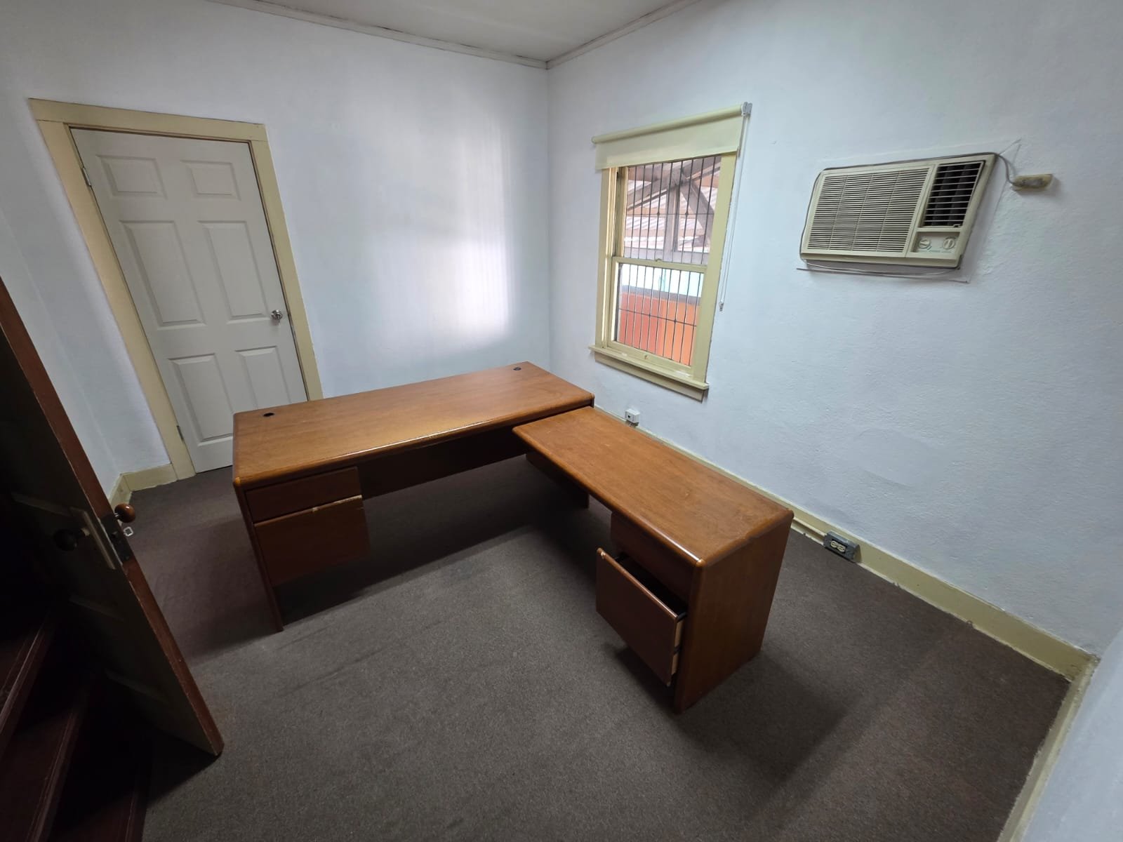 Oficinas semi amuebladas en renta en zona 9