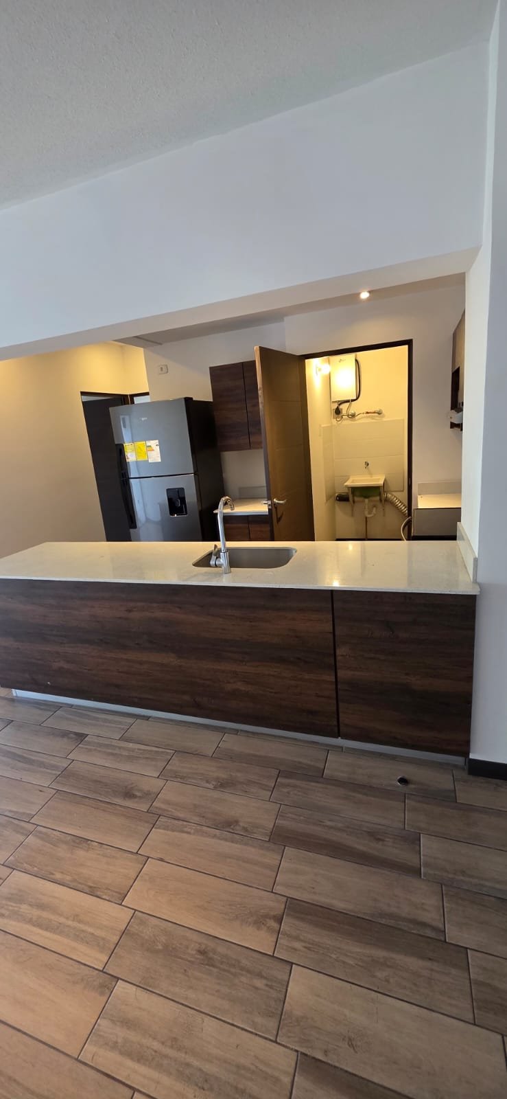 Apartamento en renta linea blanca y 2 habitaciones en zona 13