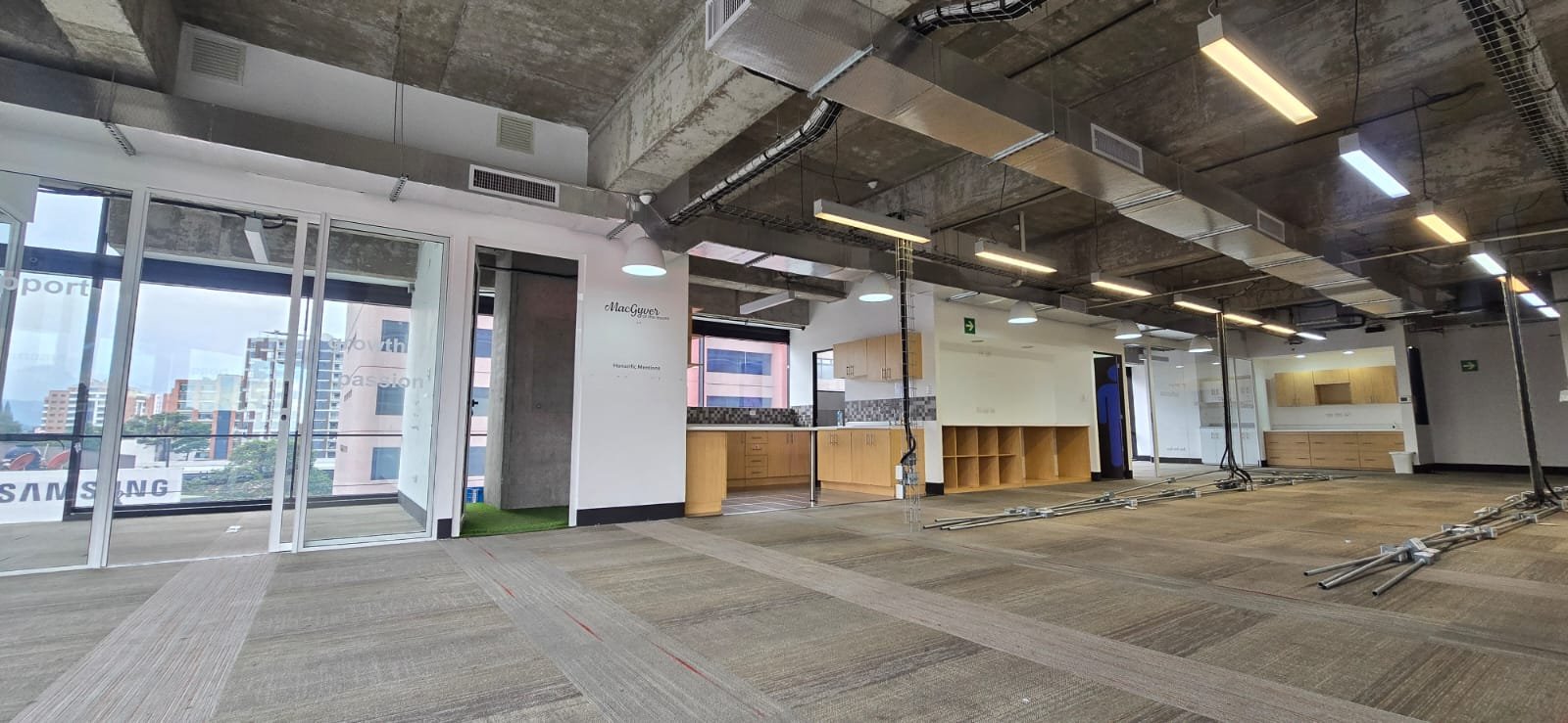 Oficina en venta en nivel medio en zona 10 diagonal 6