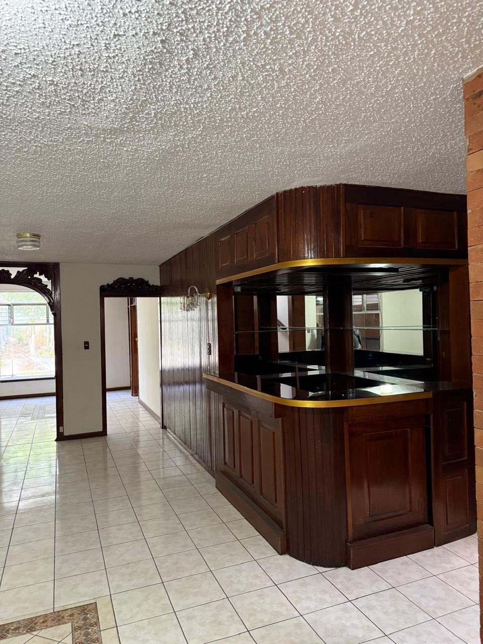 Casa con sala familiar en renta - 4 habitaciones en zona 16