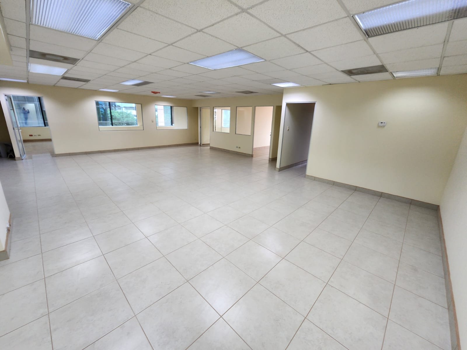 Oficina en venta en zona 14 Europlaza