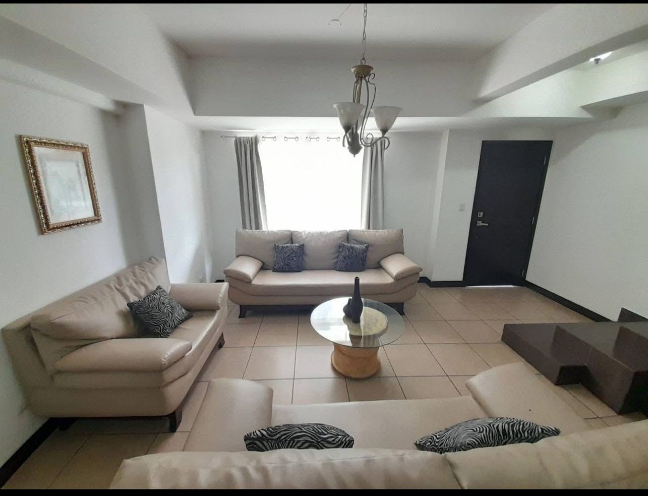 Apartamento amueblado en renta de 3 habitaciones en zona 11