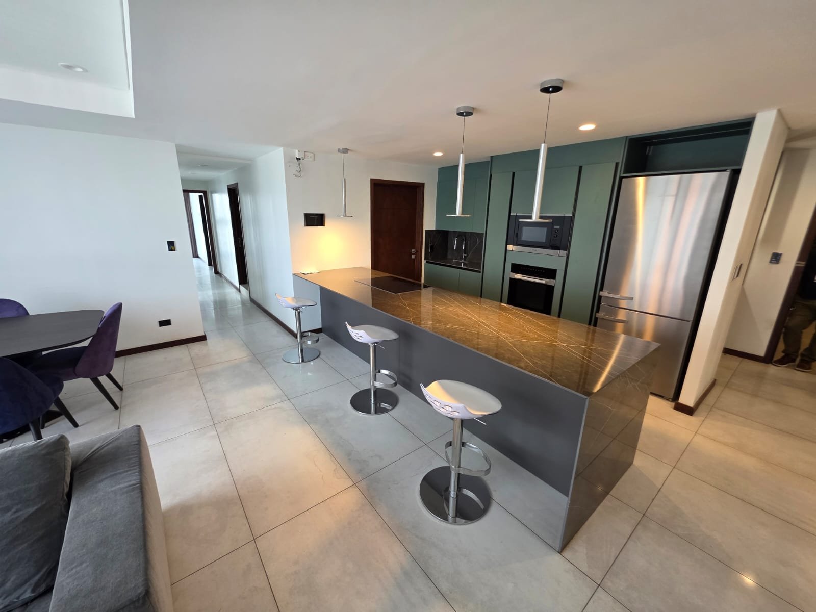 Apartamento con balcon en renta 2 habitaciones en zona 14