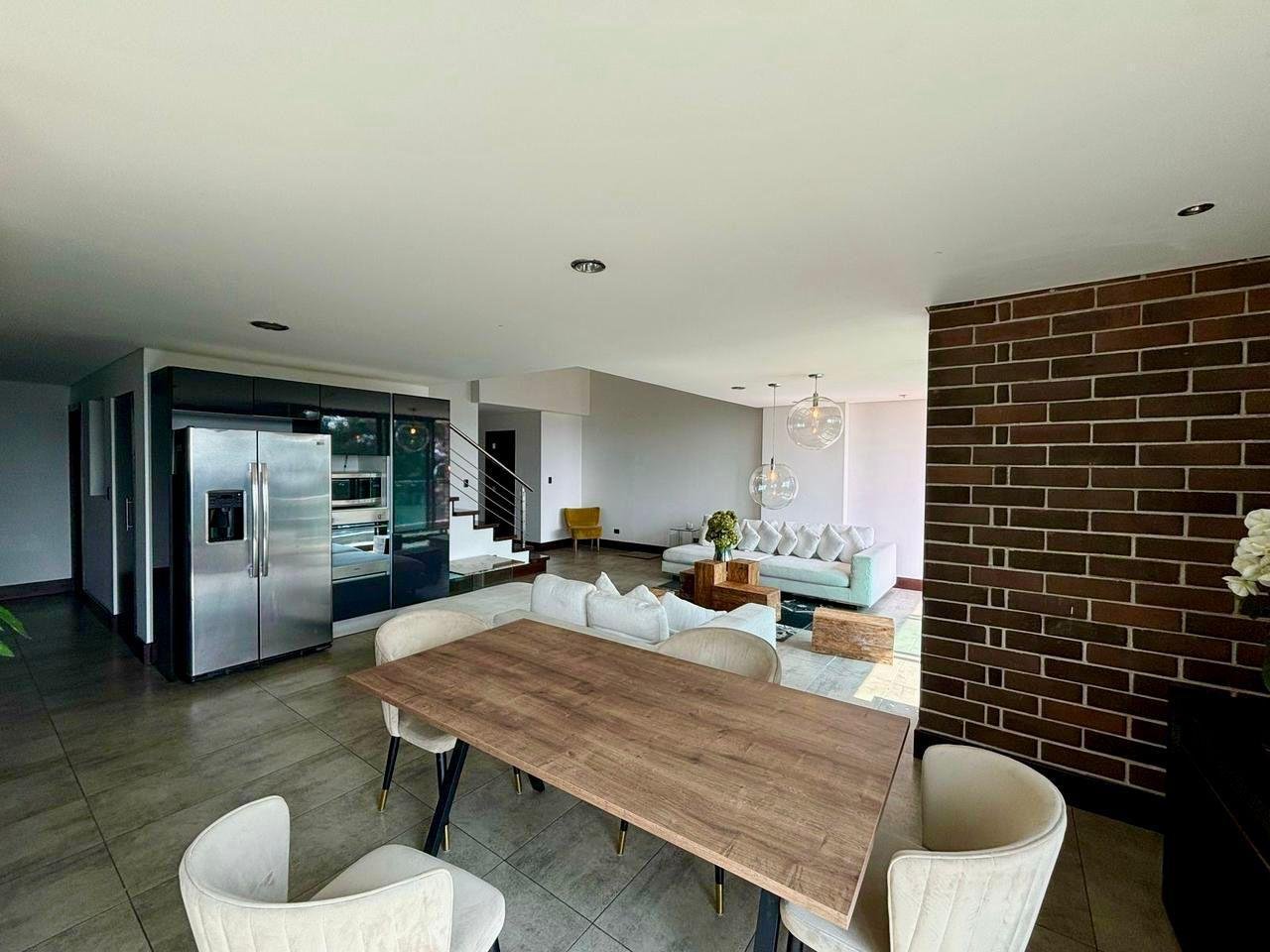 Apartamento tipo loft en renta de 3 habitaciones en zona 16