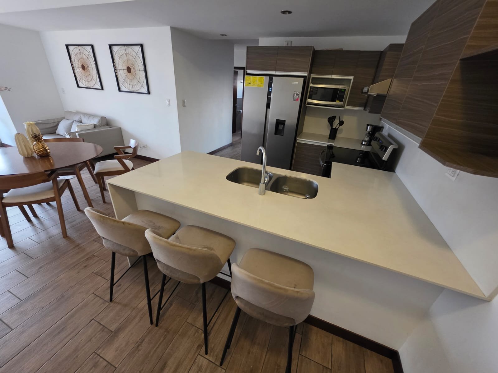 Apartamento amueblado  3 habitaciones en renta - zona 10