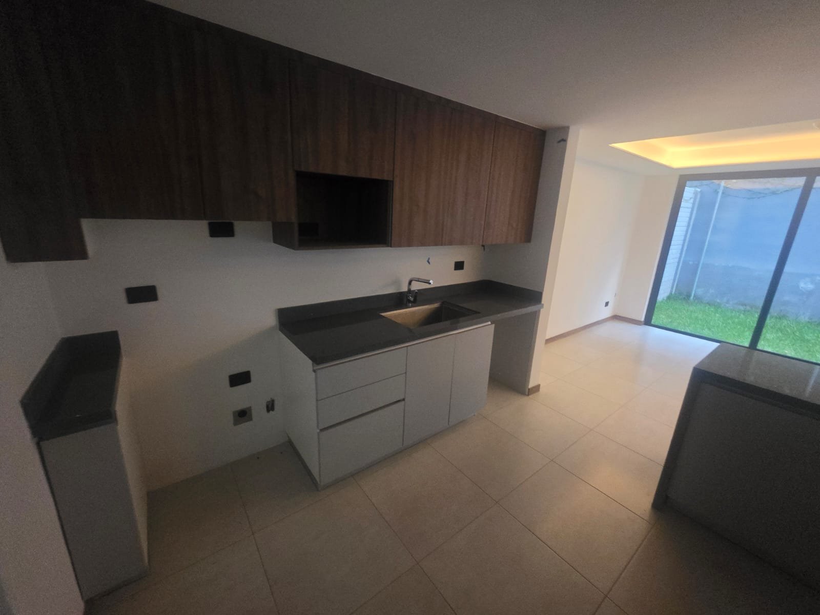 Renta de casa jardin con privado de 4 habitaciones en zona 16