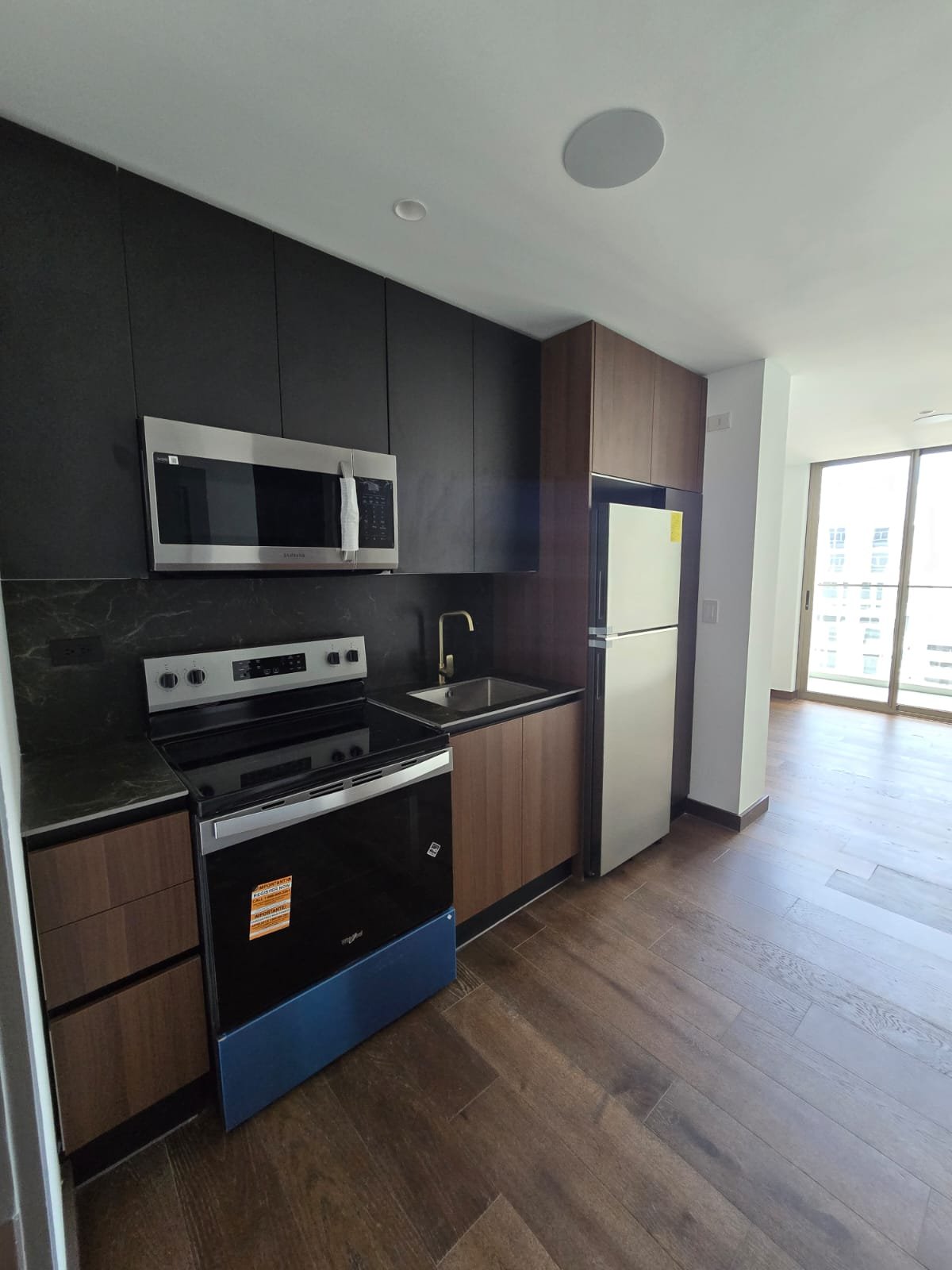 Apartamento con linea blanca en renta 1 habitacion zona 10