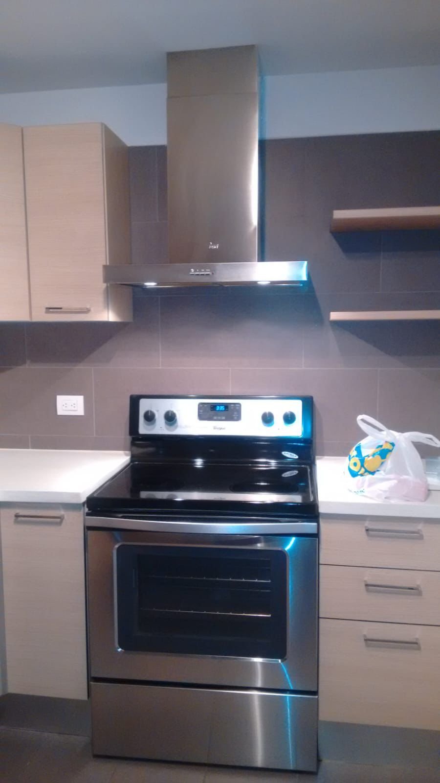 Apartamento con balcon en renta - 2 habitaciones en zona 10