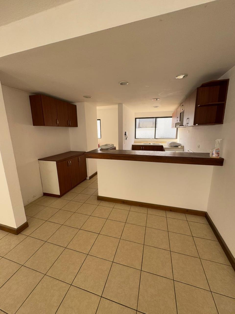 Casa dentro de garita en renta - 3 habitaciones en zona 16