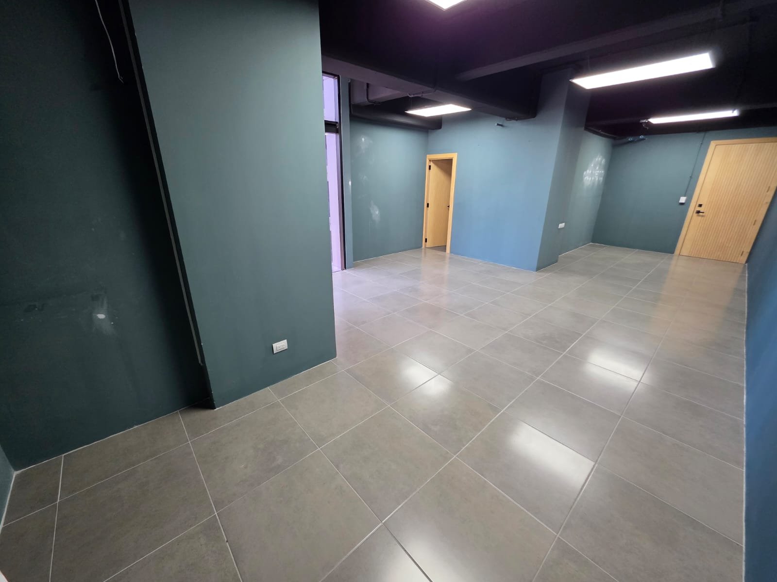 Oficina en edificio corporativo en renta en zona 10