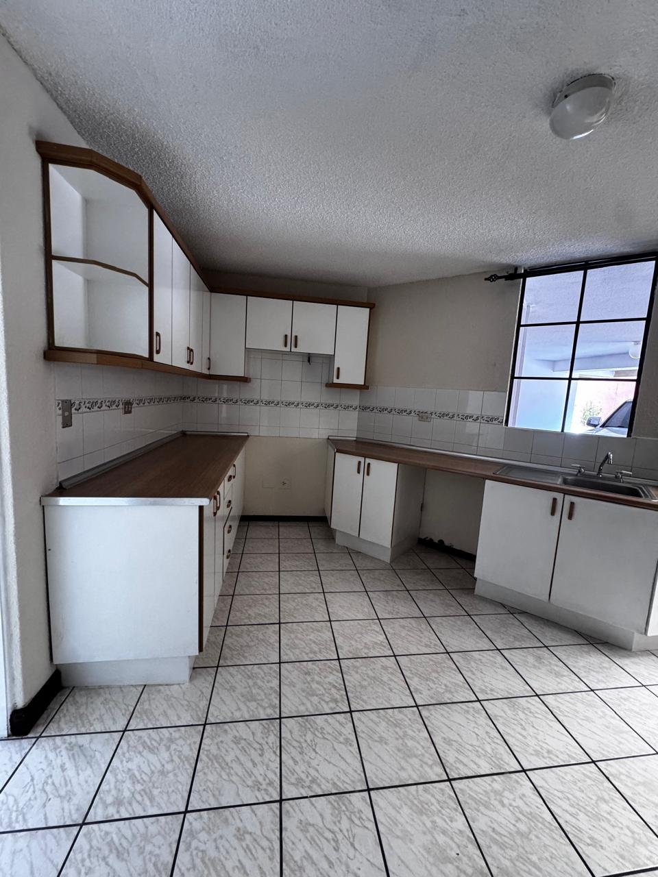 Casa con habitacion de servicio en renta en KM 19.5 CAES