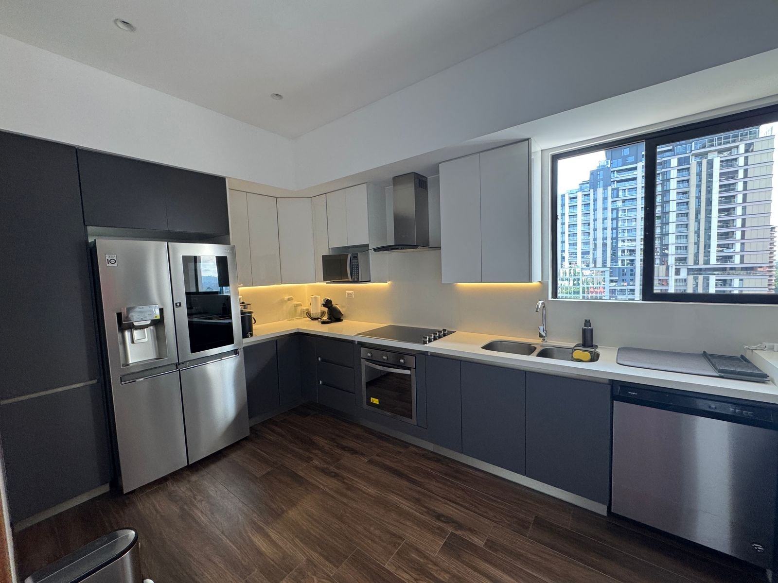 Apartamento con piscina en venta - 3 habitaciones en zona 10