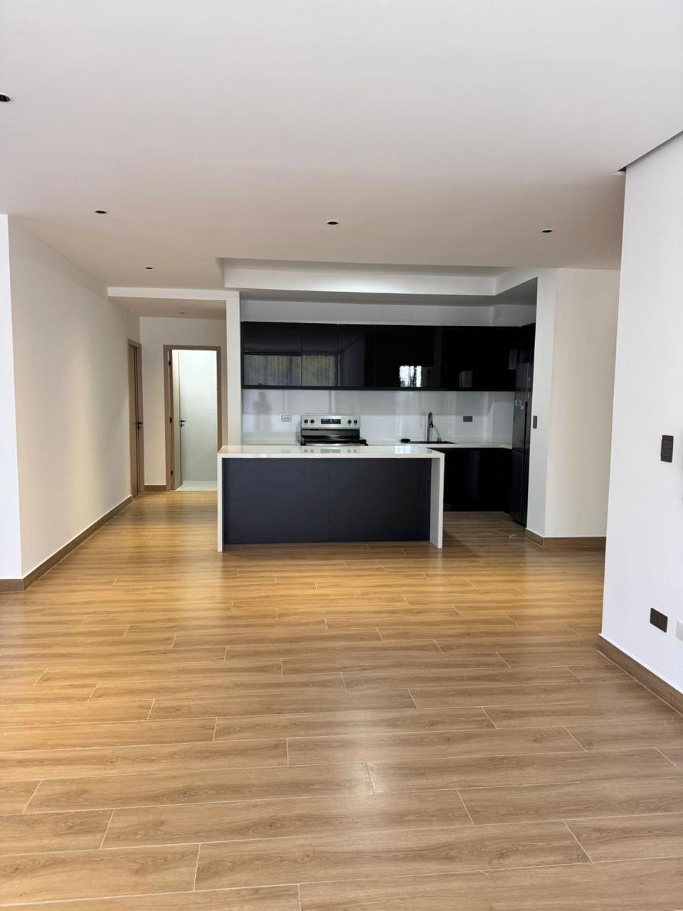 Apartamento con balcon en renta - 3 habitaciones en zona 15