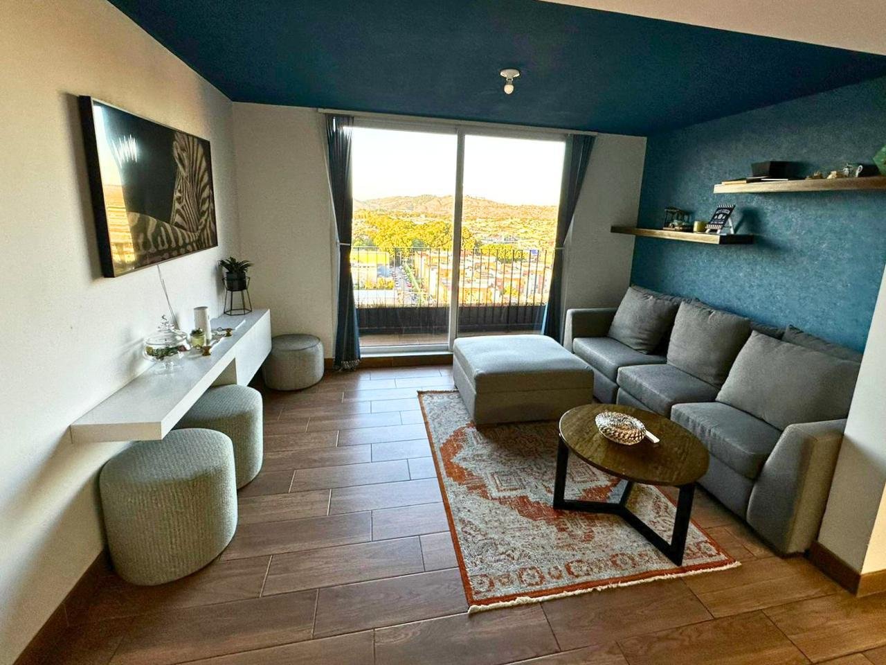 Apartamento con terraza en renta - 3 habitaciones en zona 2