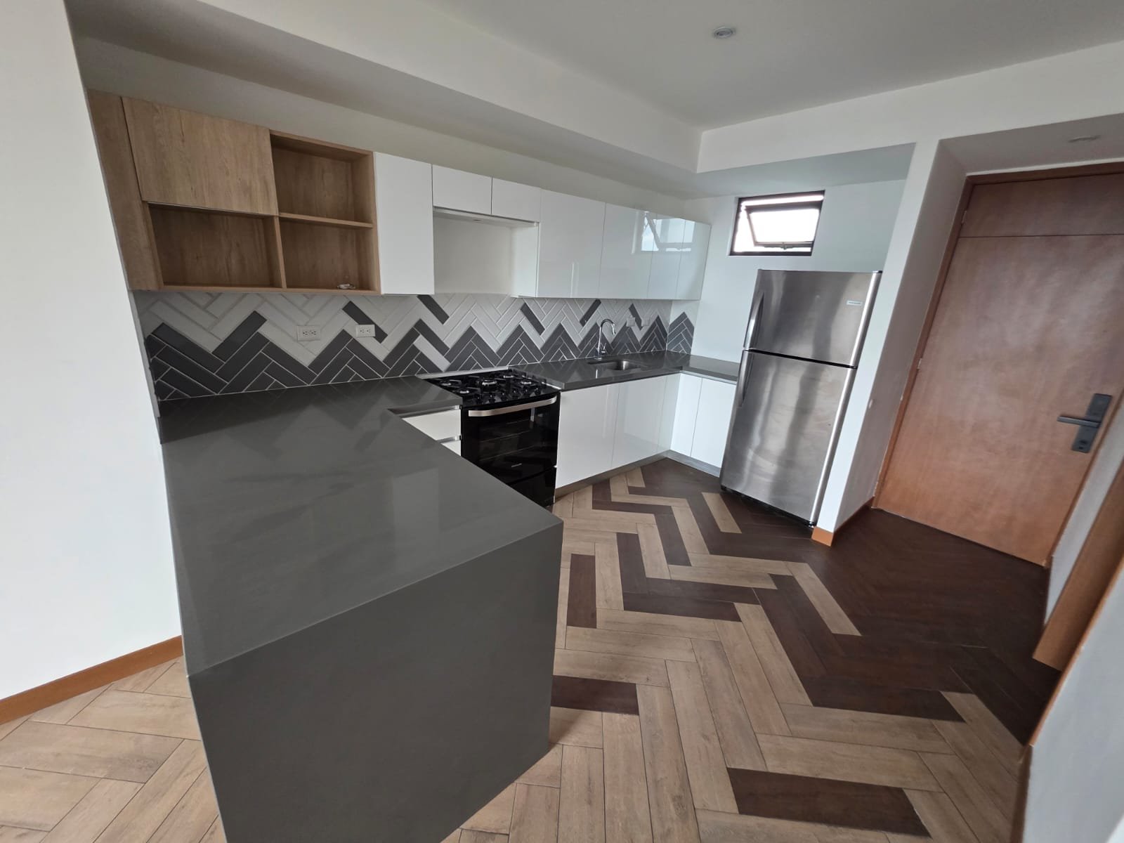 Apartamento en renta - 2 habitaciones con gimnasio en zona 16