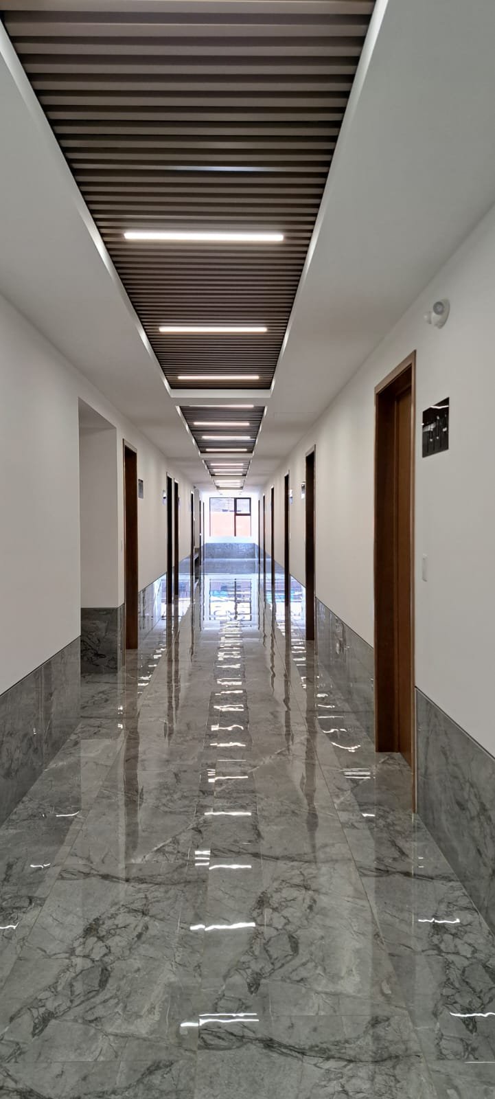 Oficina - Clinica en renta en zona 14 Edificio Prospere