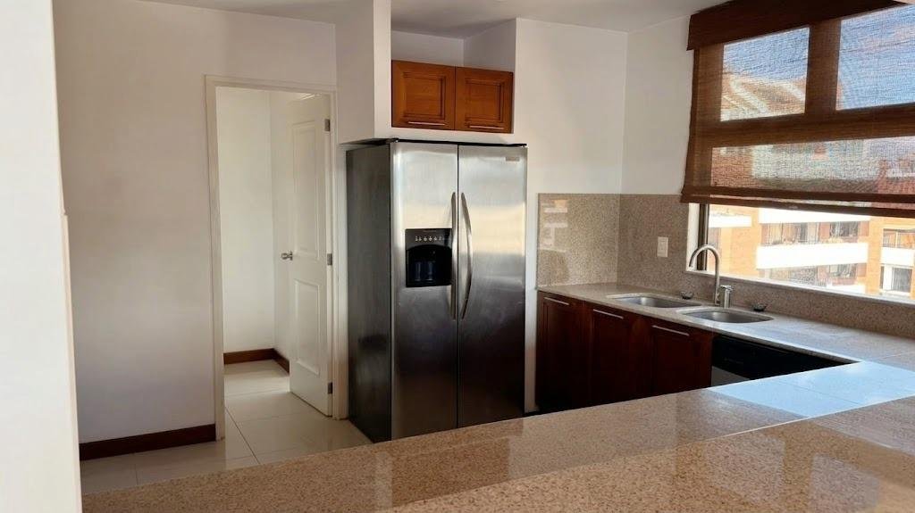 Apartamento con gimnasio en renta - 2 habitaciones en zona 10