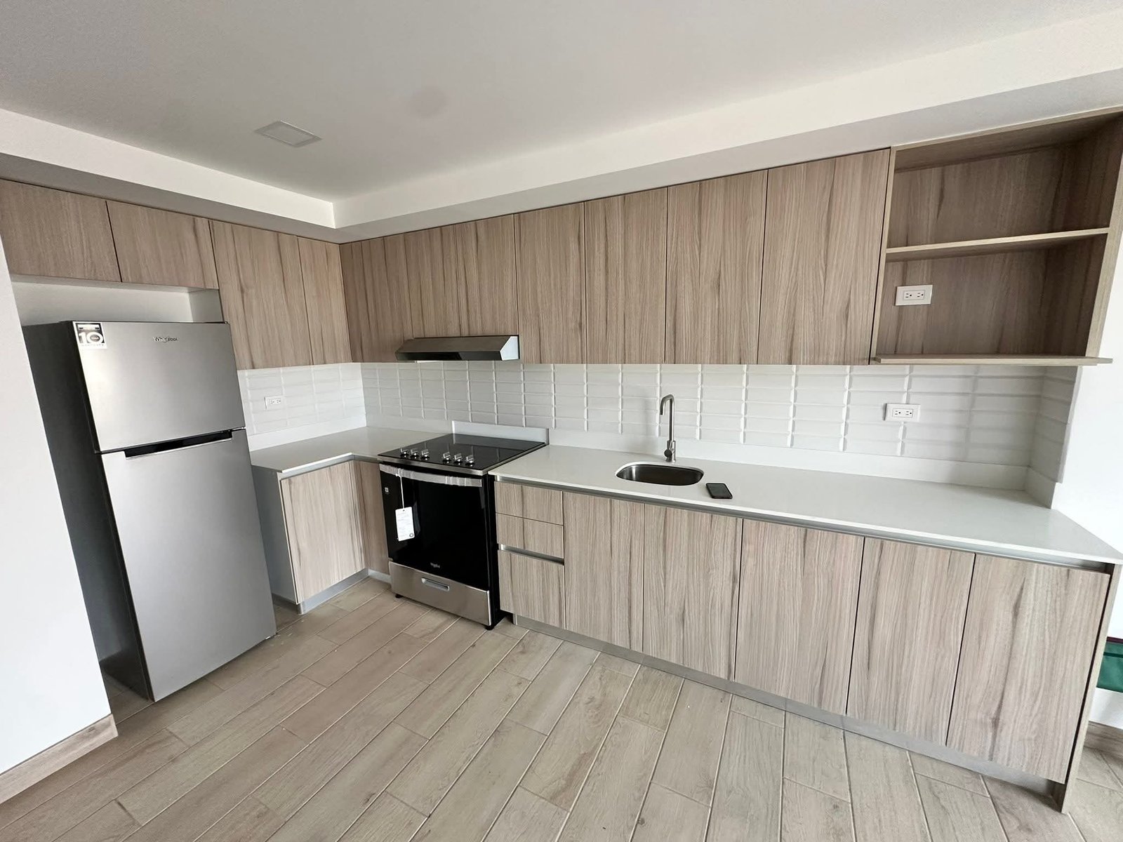 Apartamento en renta con gimnasio - 3 habitaciones en zona 12