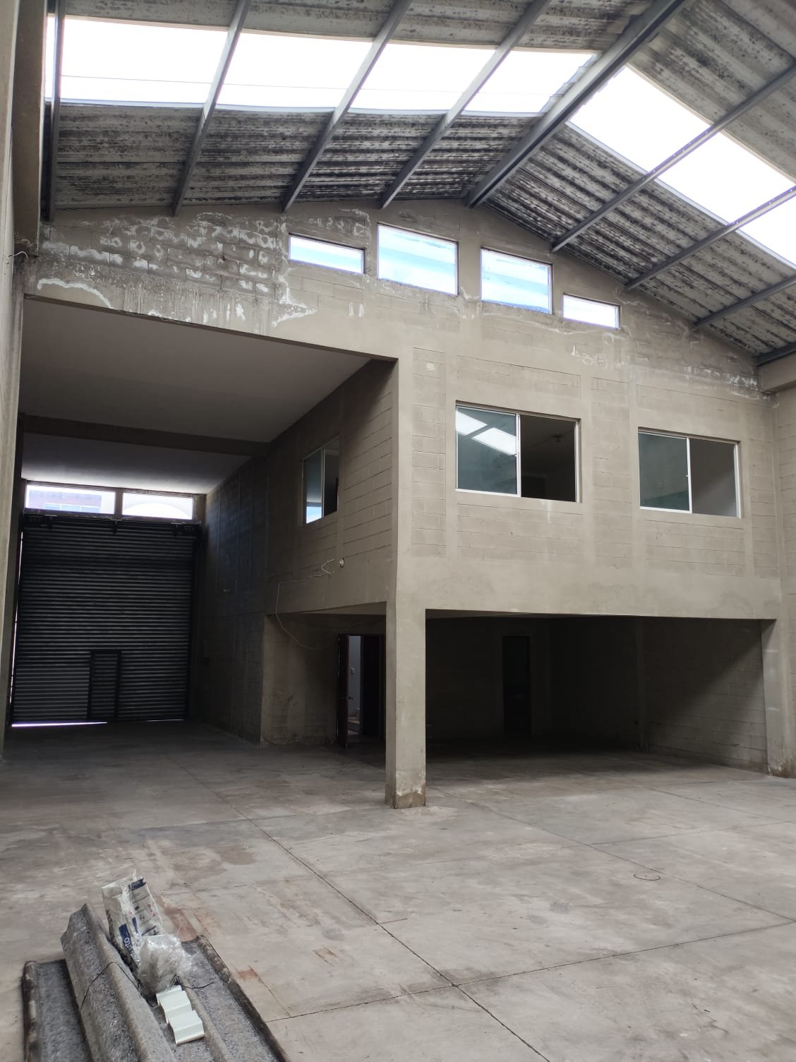 Bodega en renta en zona 3 de Mixco dentro de complejo