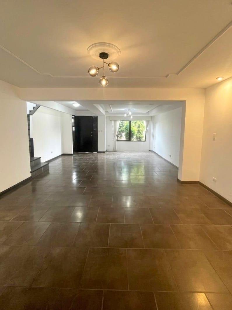 Casa con patio en renta en Cumbres de la Arboleda KM21.5 CAES