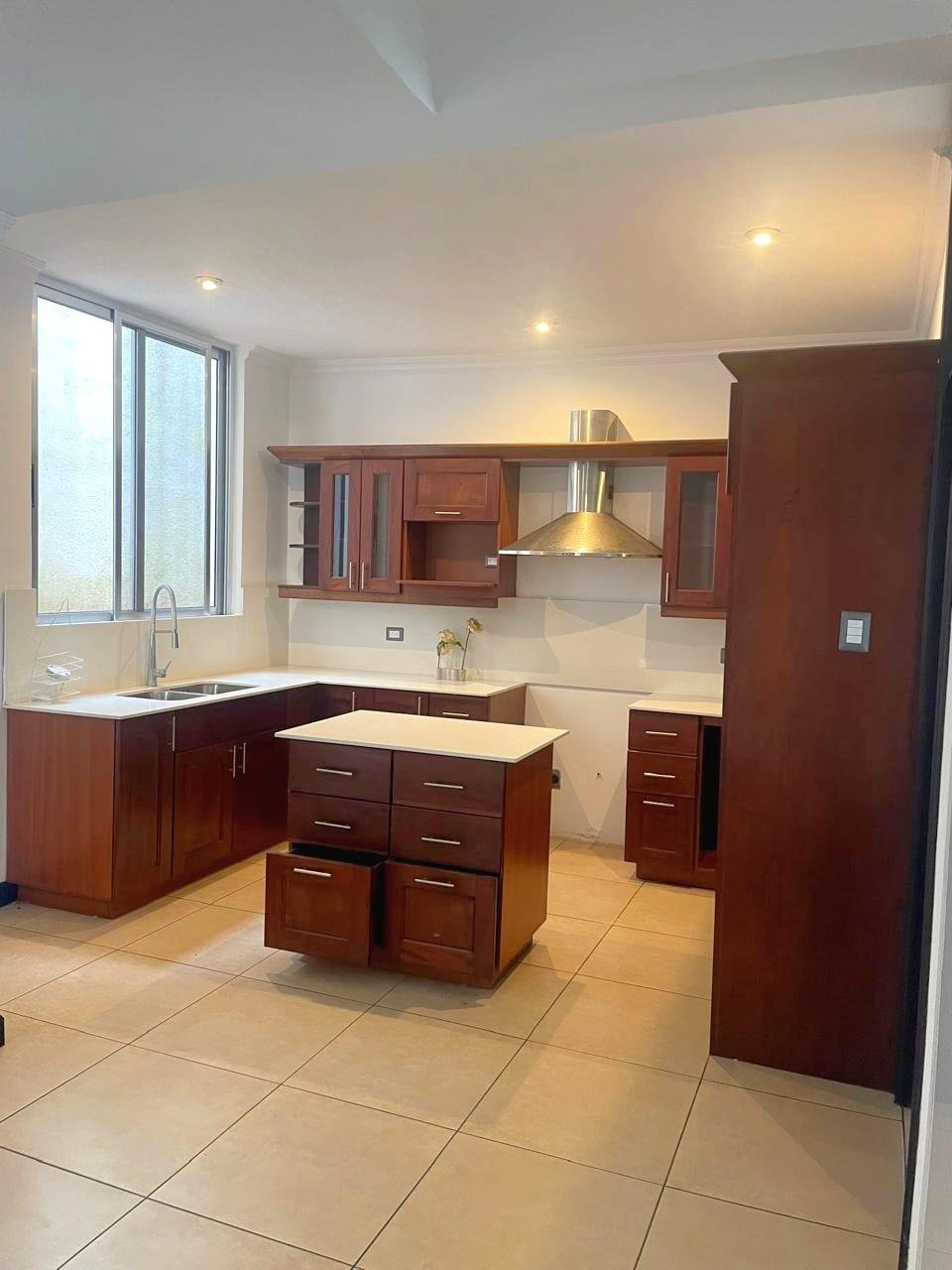 Casa con habitacion de servicio en venta en Km 10.5 CAES