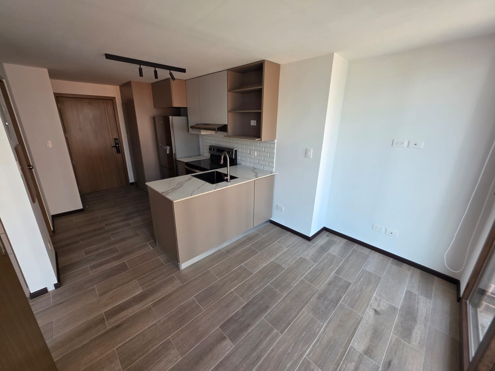 Renta de apartamento con linea blanca - 1 habitacion zona 10