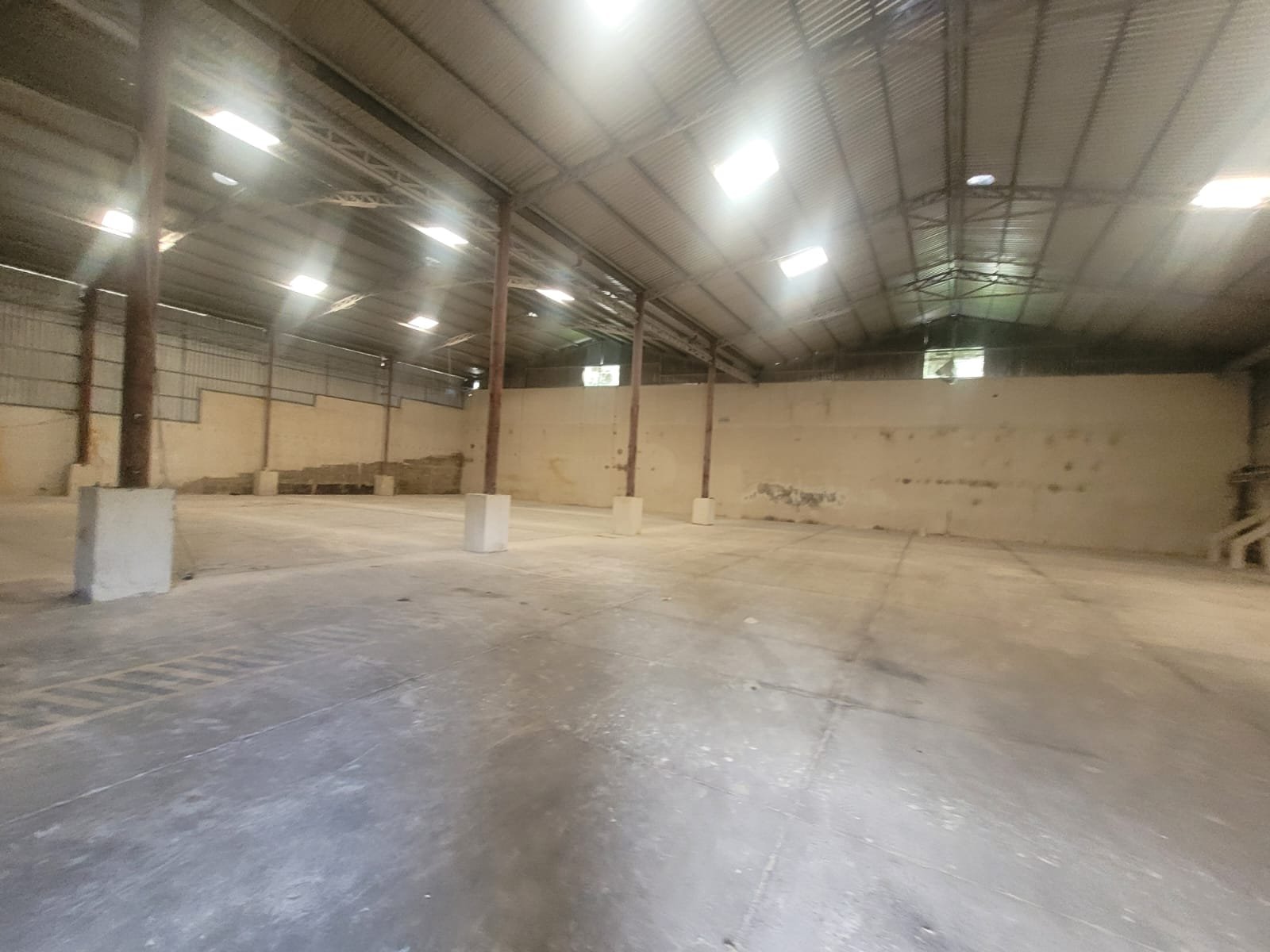 Bodega con area de oficina en renta en Barberena El Cerinal