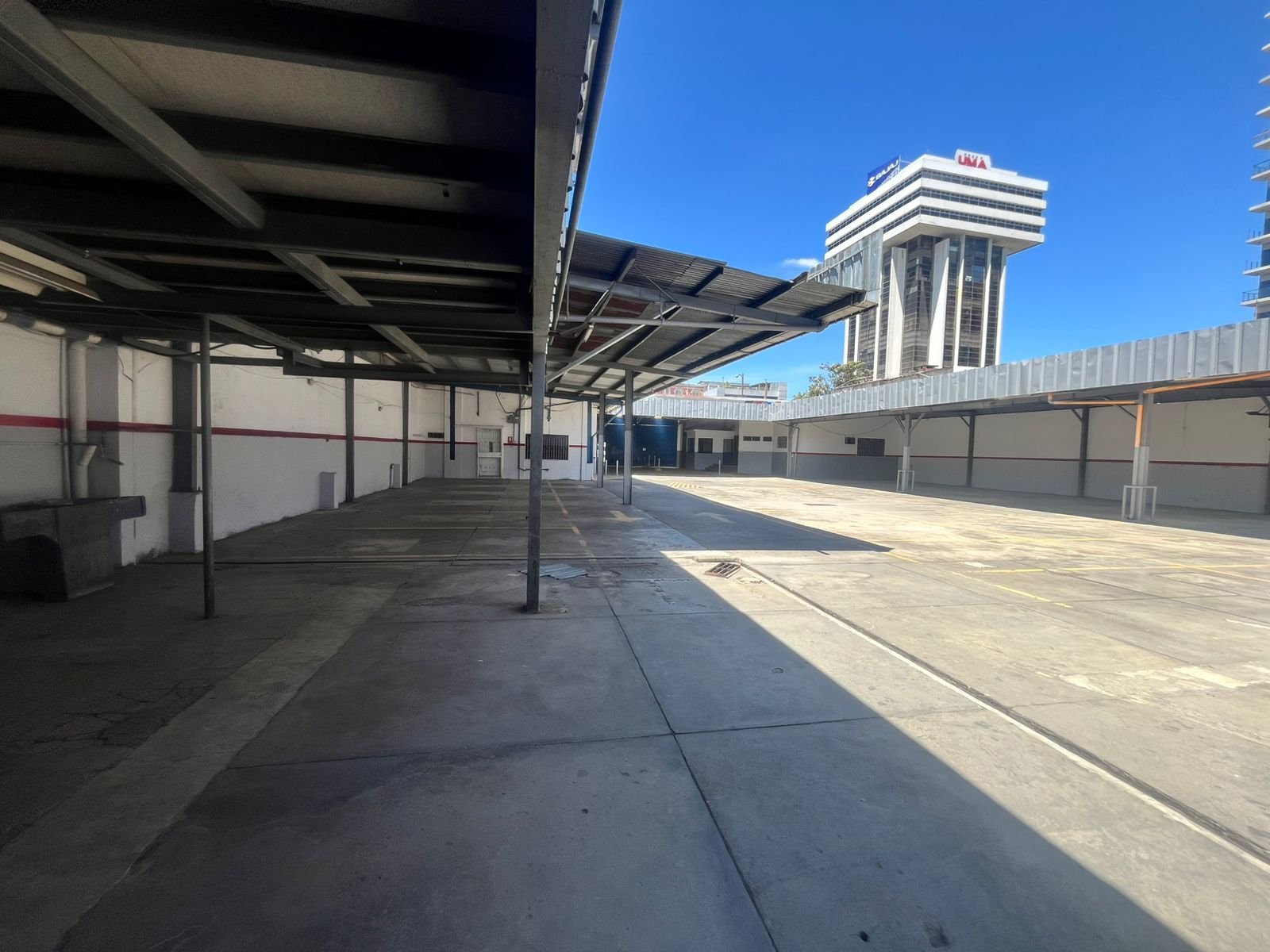 Local comercial en renta en zona 4 frente a Iglesia Yurrita