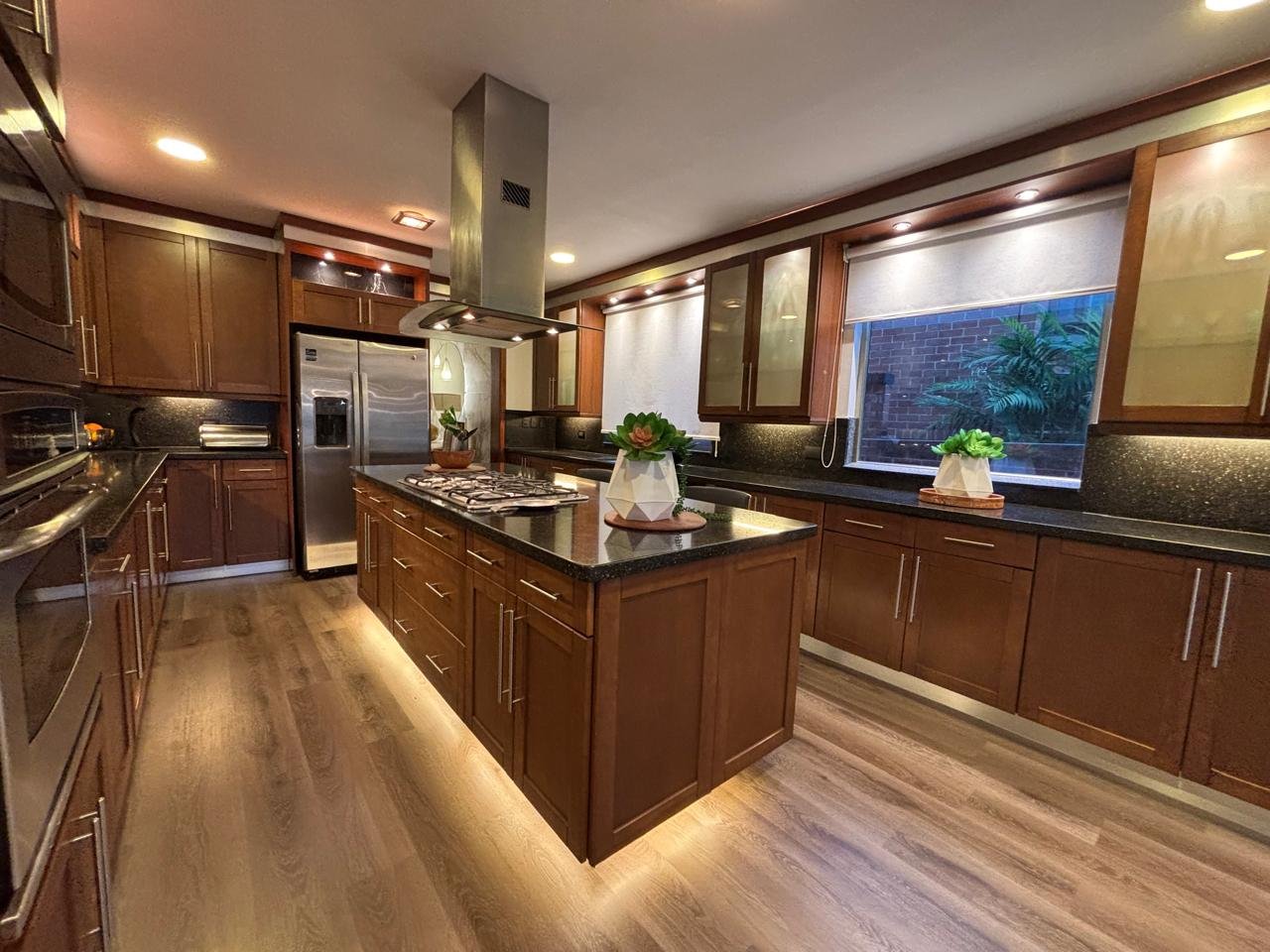 Casa amueblada con habitacion de servicio en venta en Muxbal
