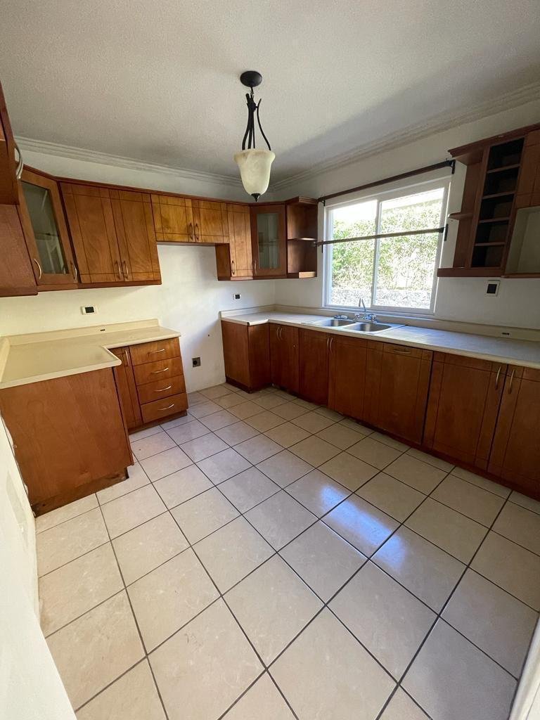 Amplia casa en alquiler con 4 habitaciones en KM 29 CAES