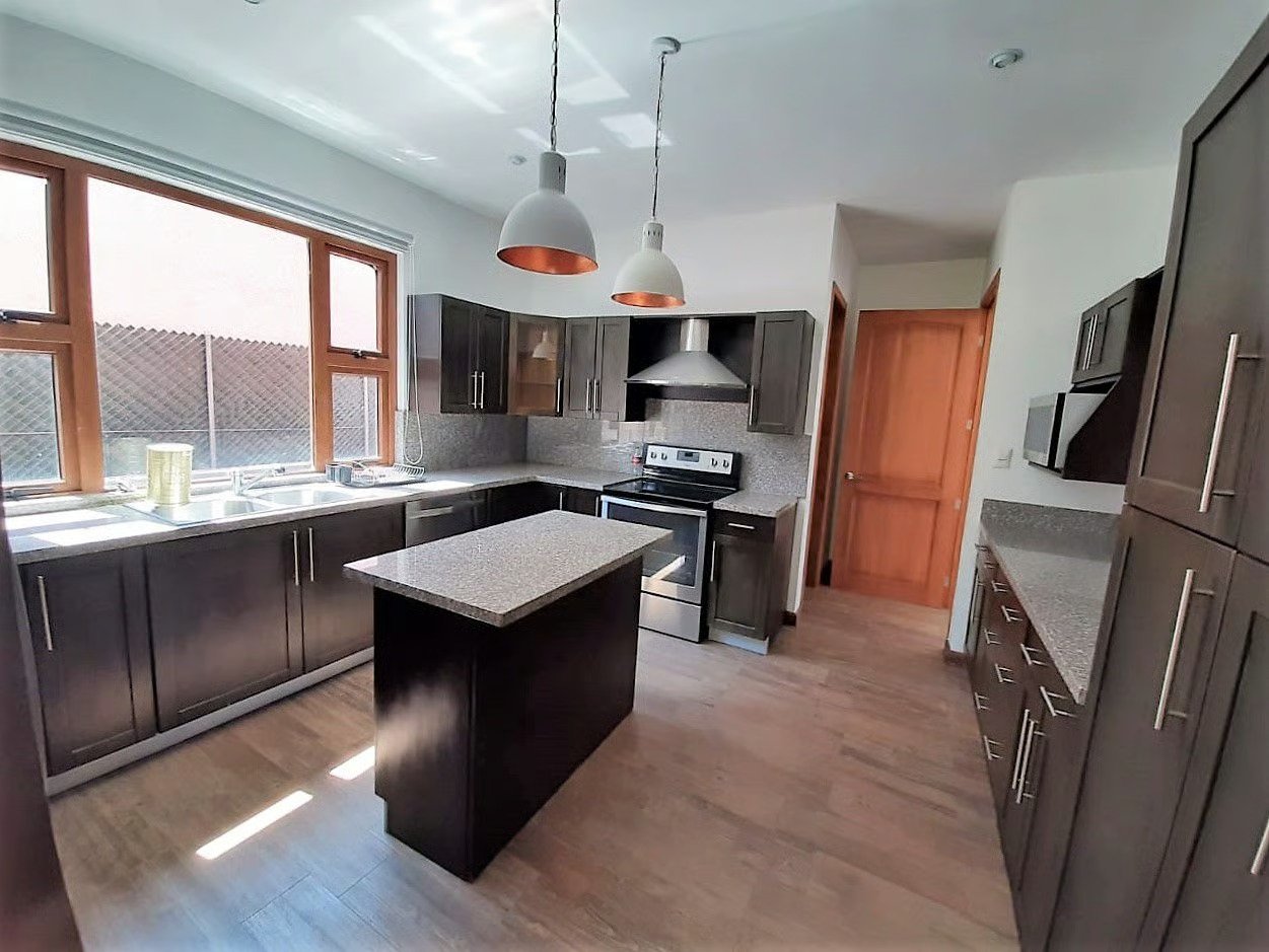 Casa con habitacion de servicio y jardin en KM 12.5 CAES