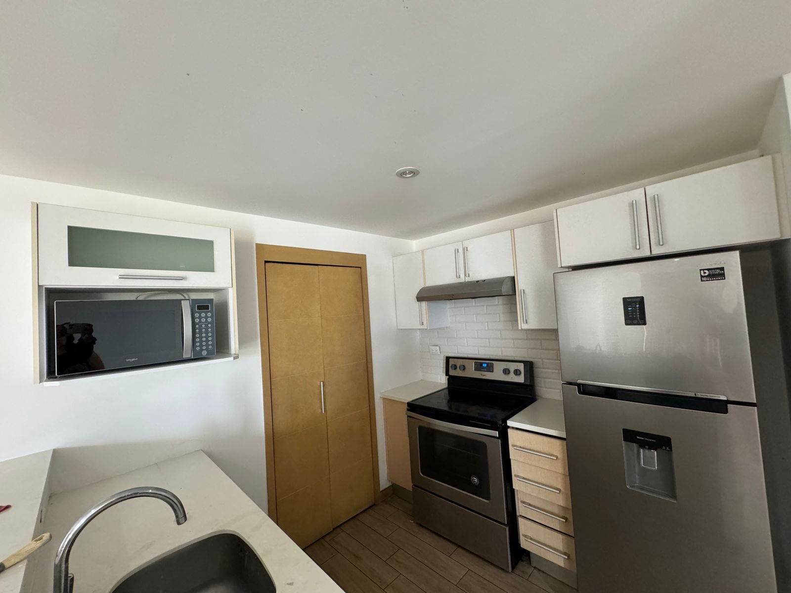 Renta de apartamento en City Haus zona 10 - 3 habitaciones