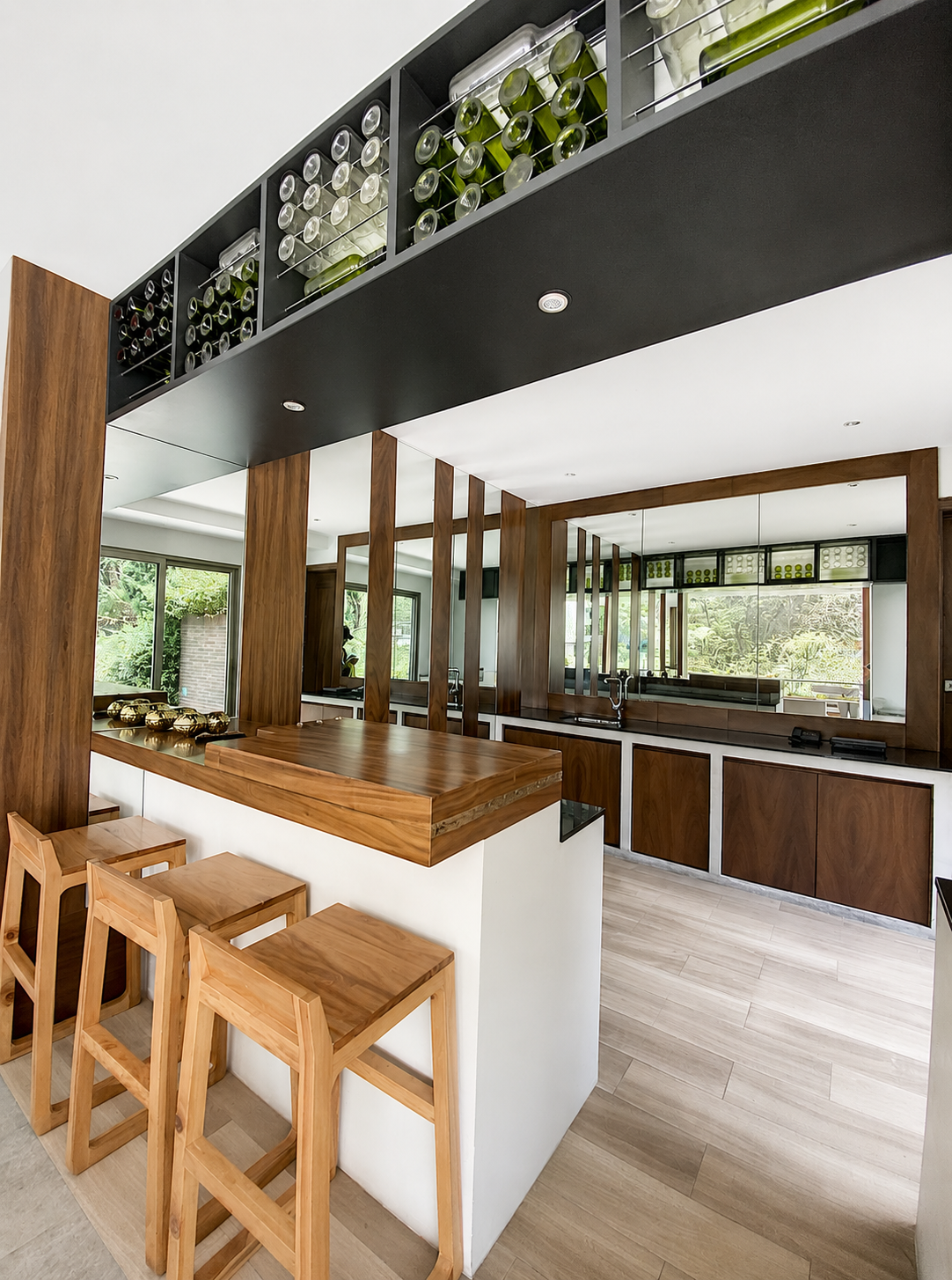 Casa con piscina y pérgola en venta 4 habitaciones en zona 16