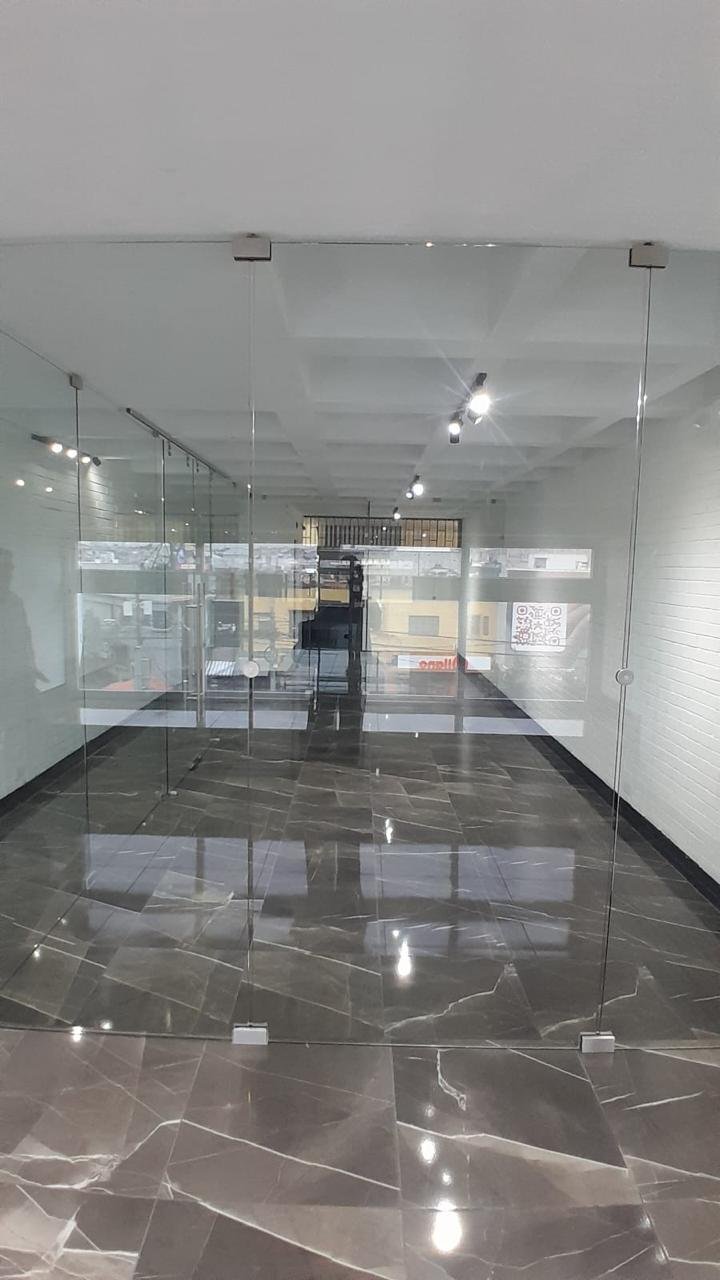 Local en renta ideal para oficinas o negocio en zona 4