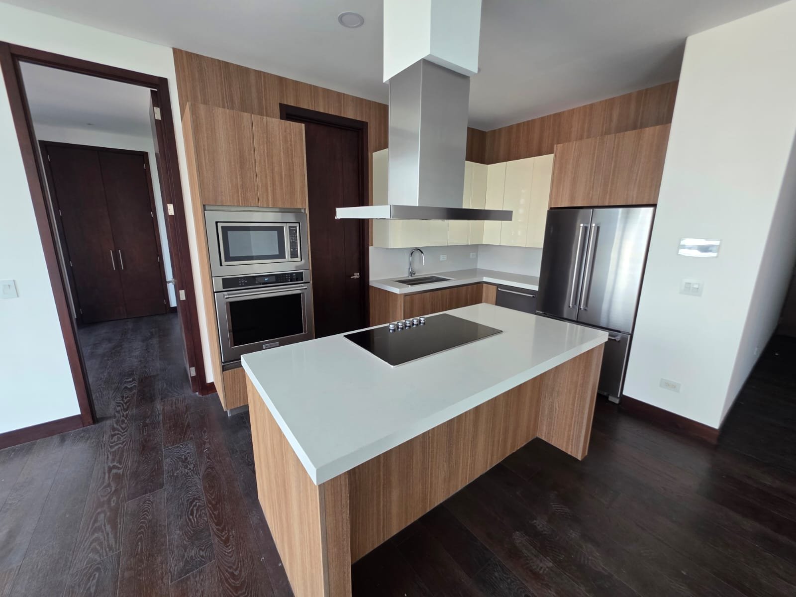 Apartamento en renta con terraza - 2 habitaciones en zona 14